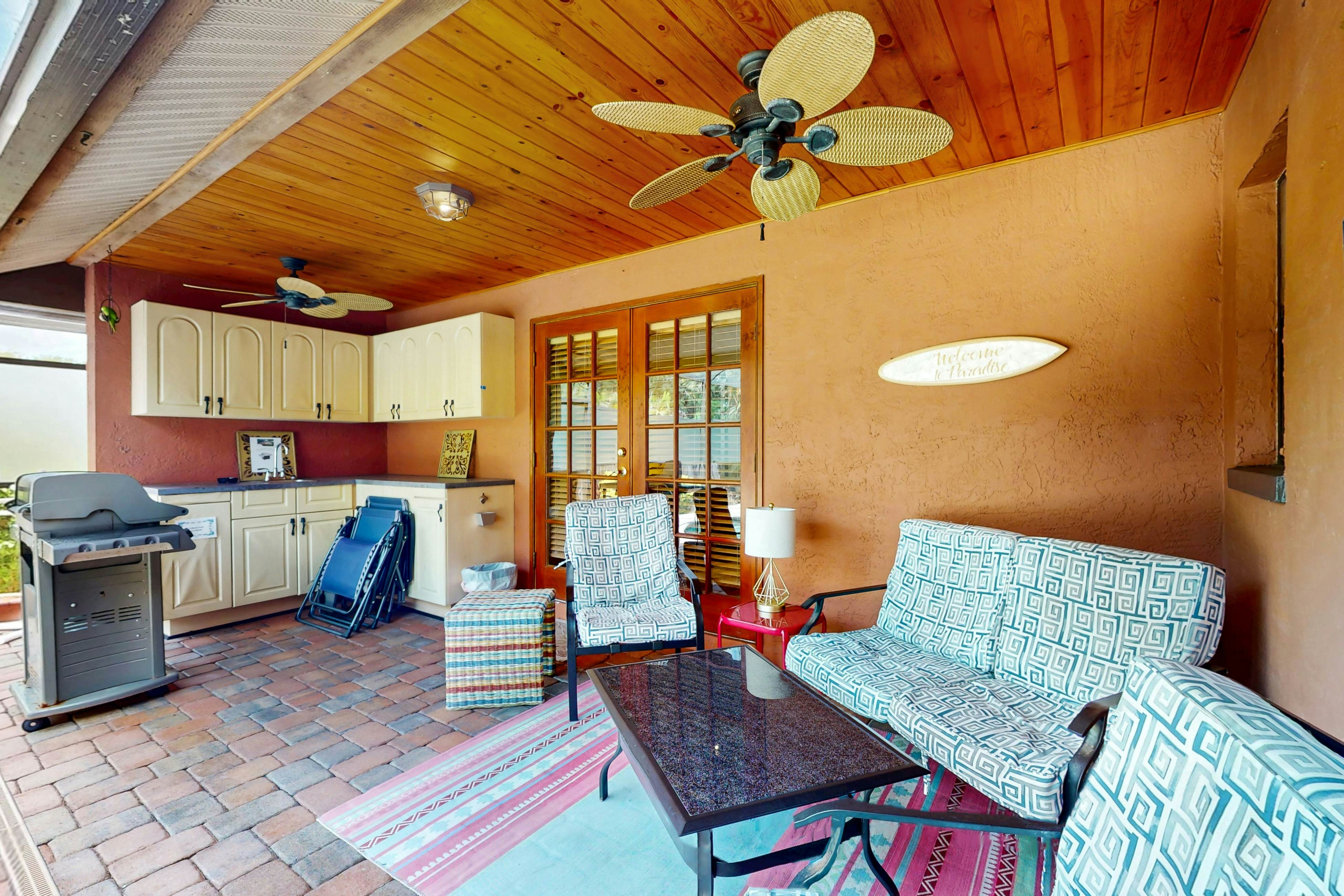 Charming retreat with pool dog friendly centrally located near Gulf with WD