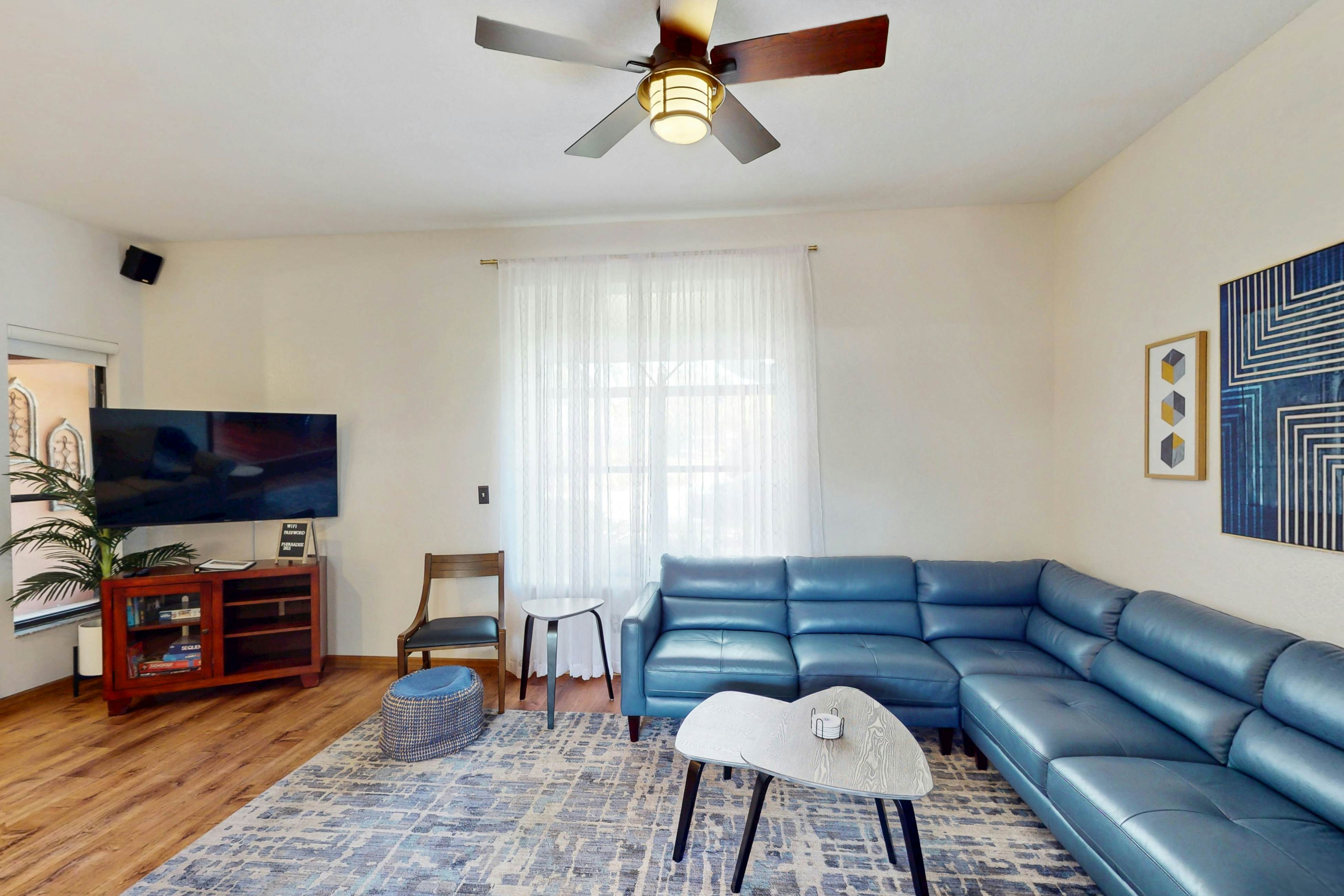 Charming retreat with pool dog friendly centrally located near Gulf with WD