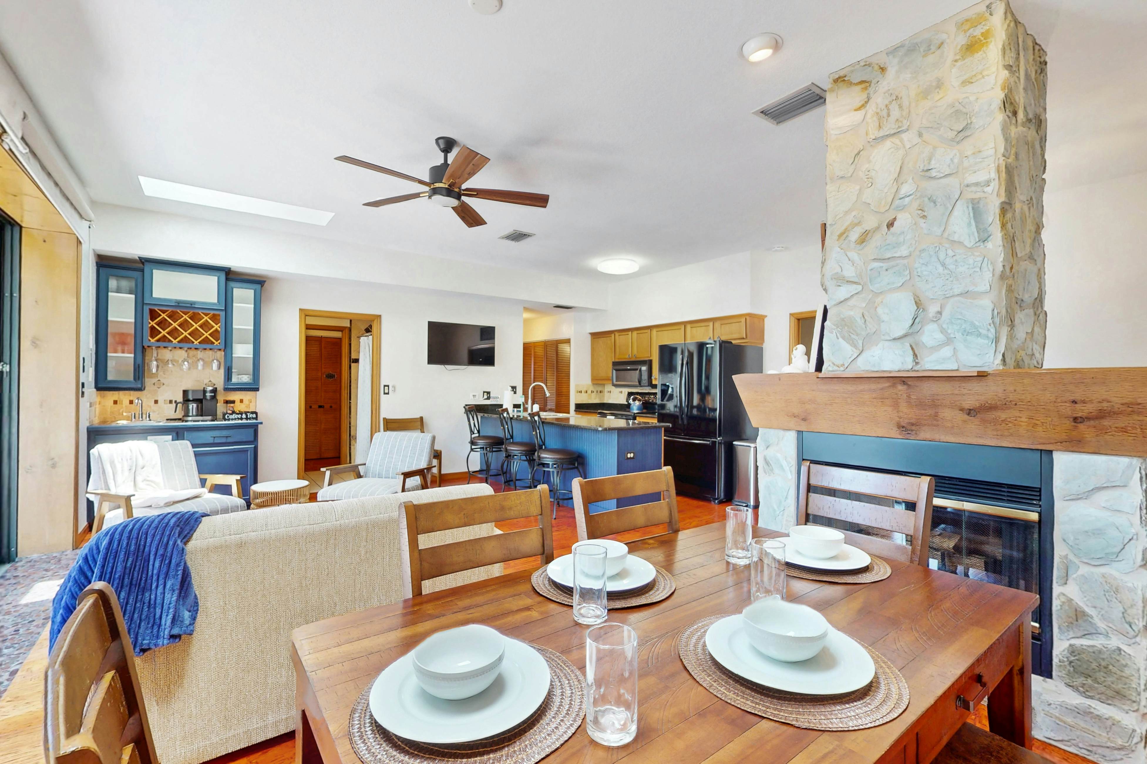 Charming retreat with pool dog friendly centrally located near Gulf with WD