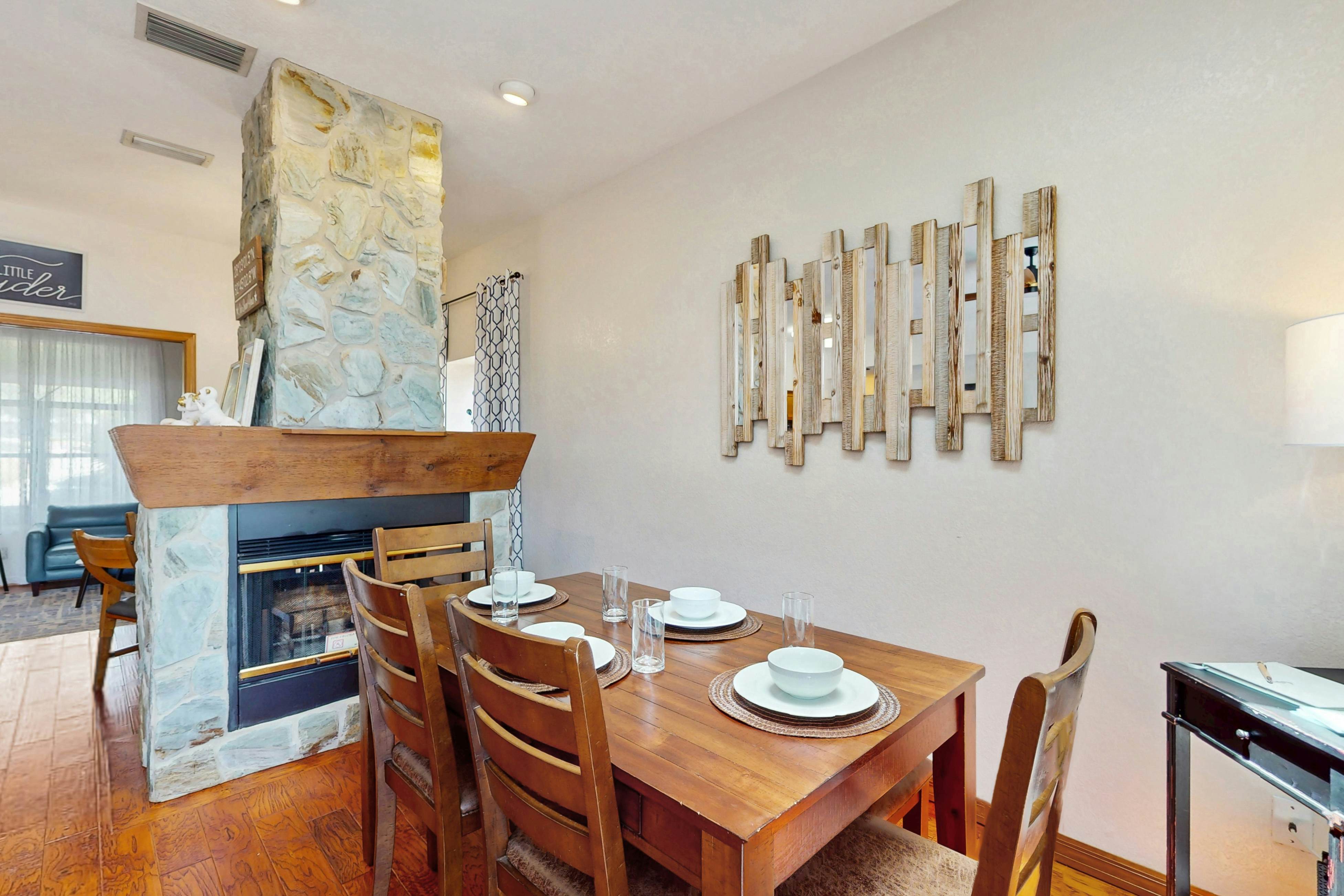 Charming retreat with pool dog friendly centrally located near Gulf with WD