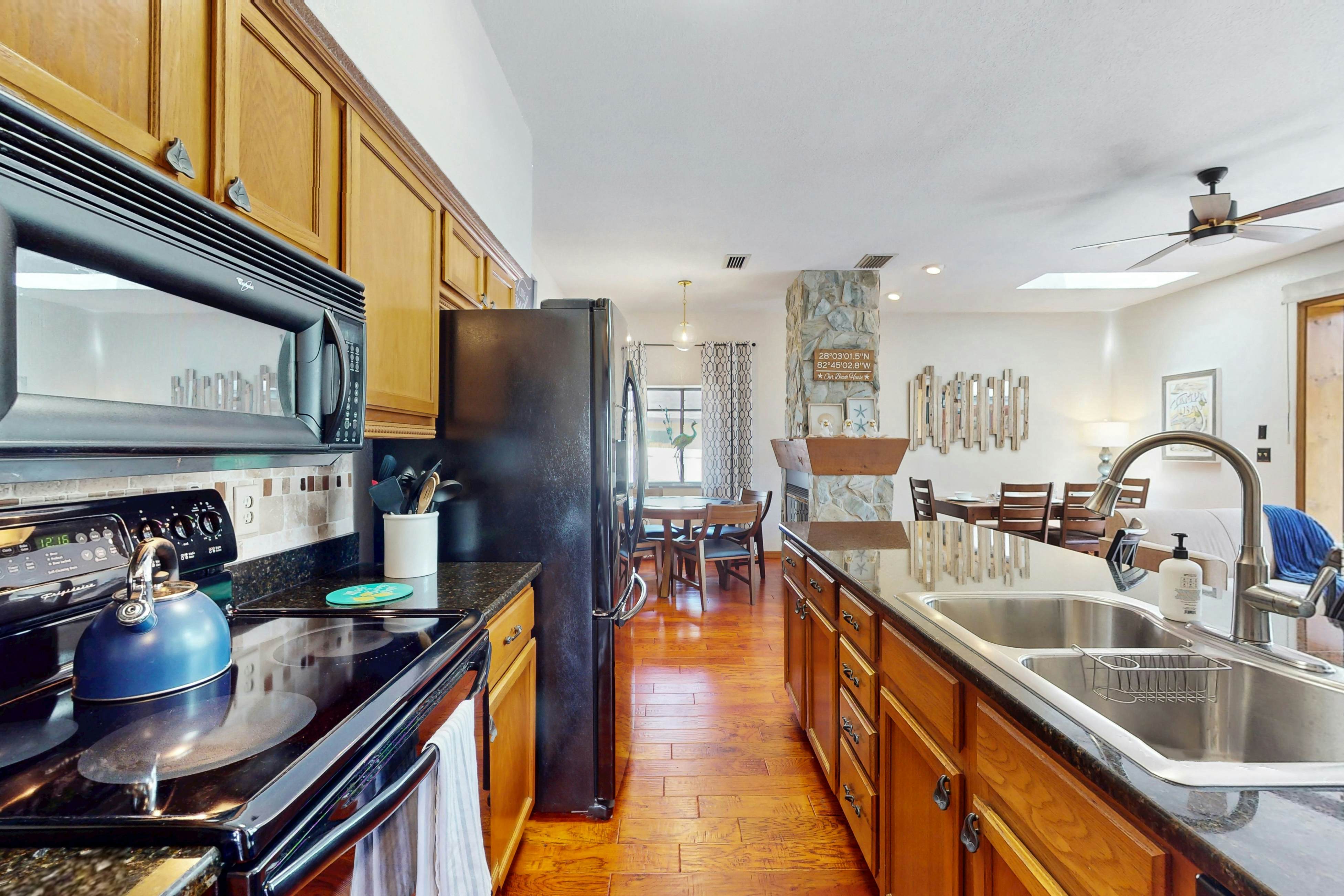 Charming retreat with pool dog friendly centrally located near Gulf with WD