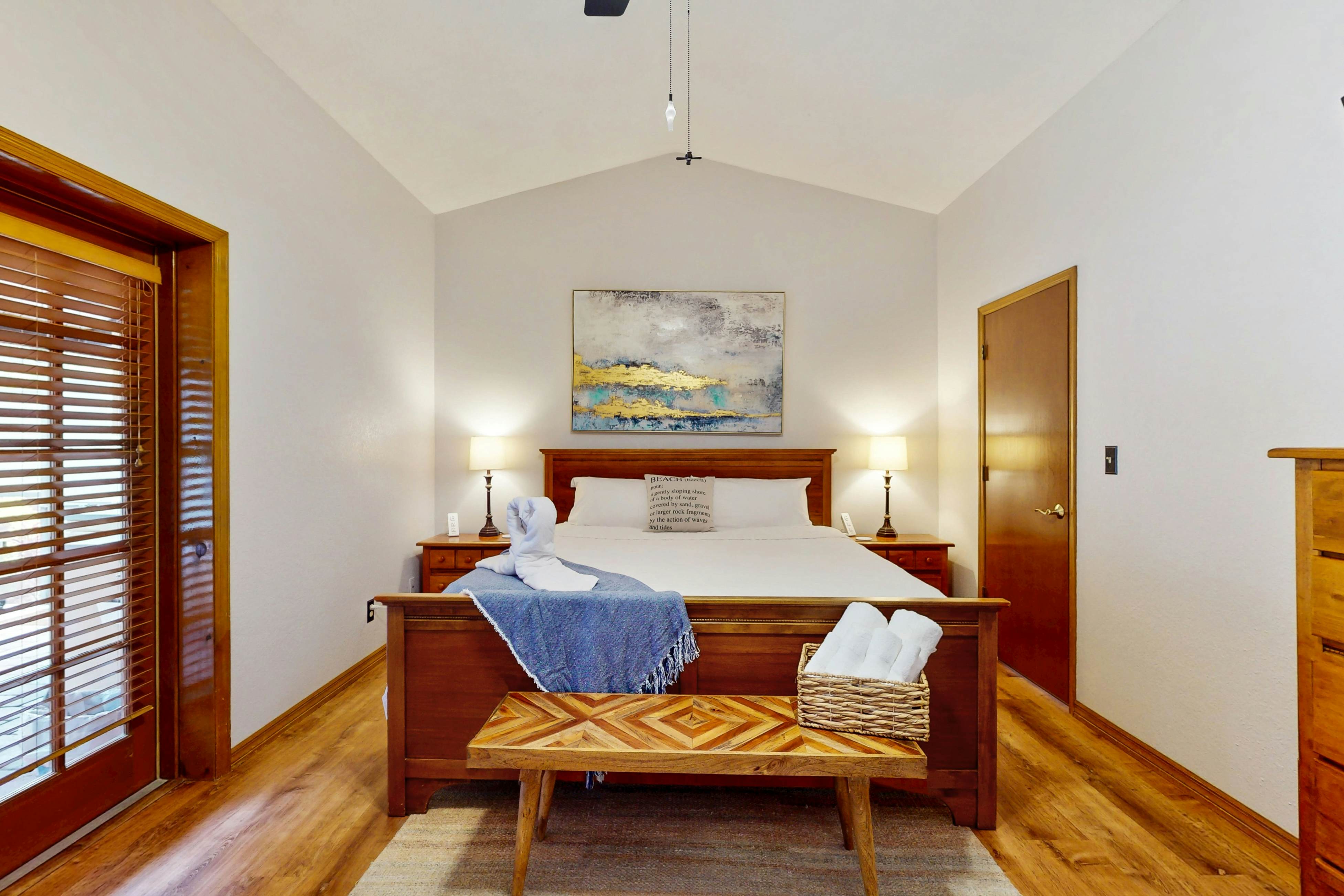 Charming retreat with pool dog friendly centrally located near Gulf with WD