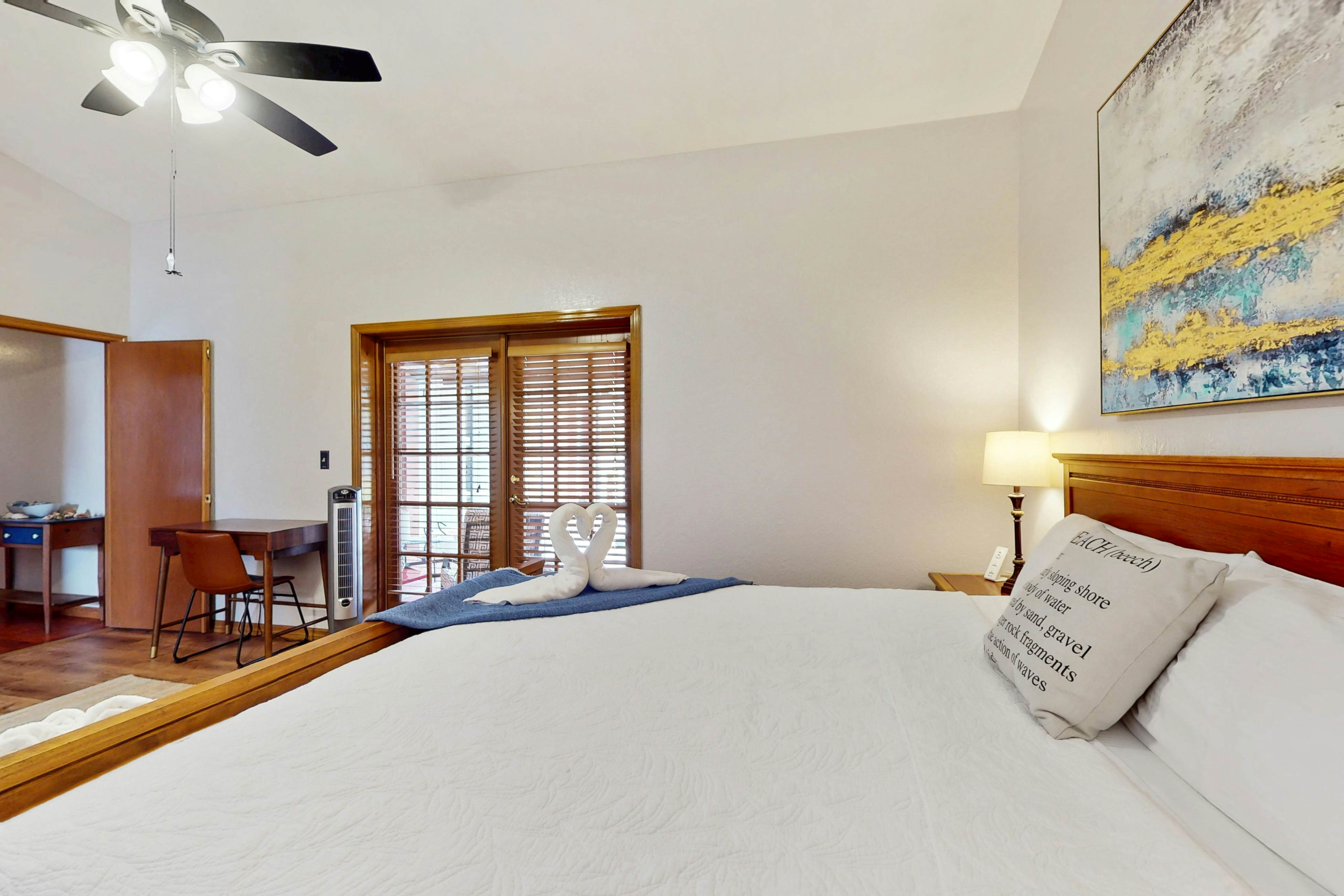 Charming retreat with pool dog friendly centrally located near Gulf with WD