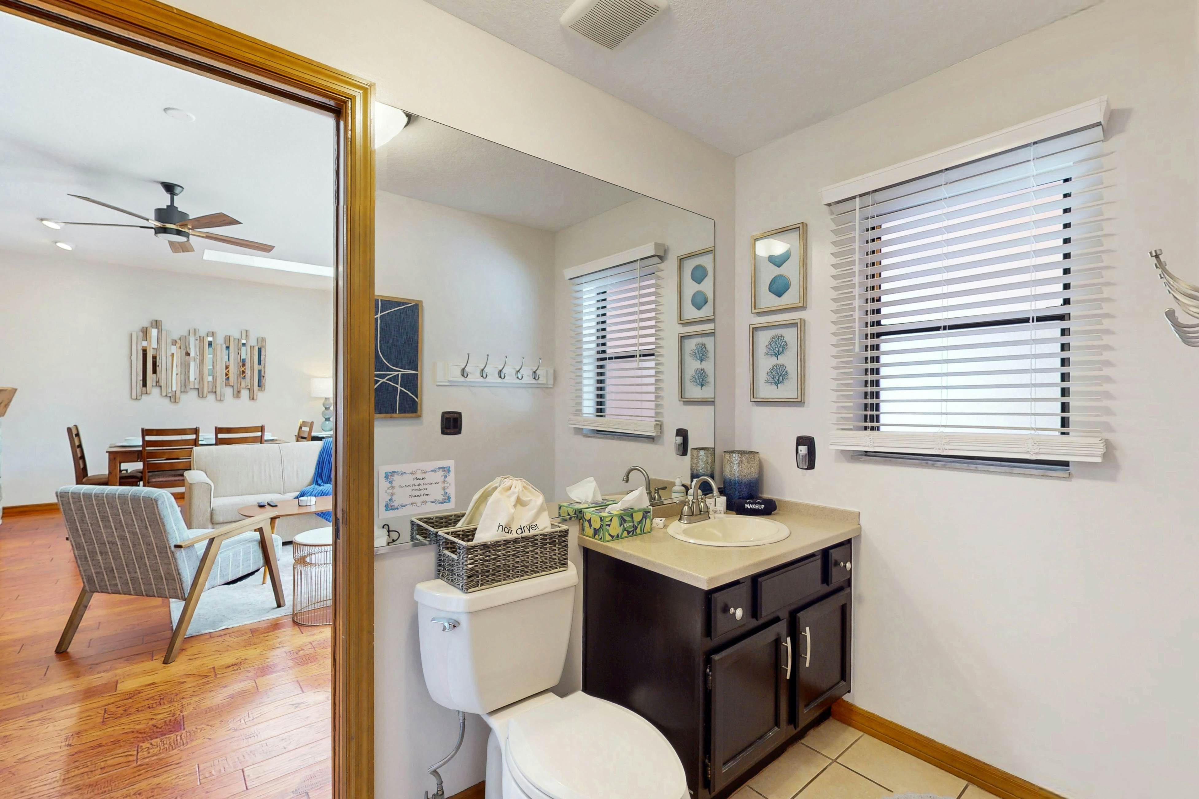 Charming retreat with pool dog friendly centrally located near Gulf with WD