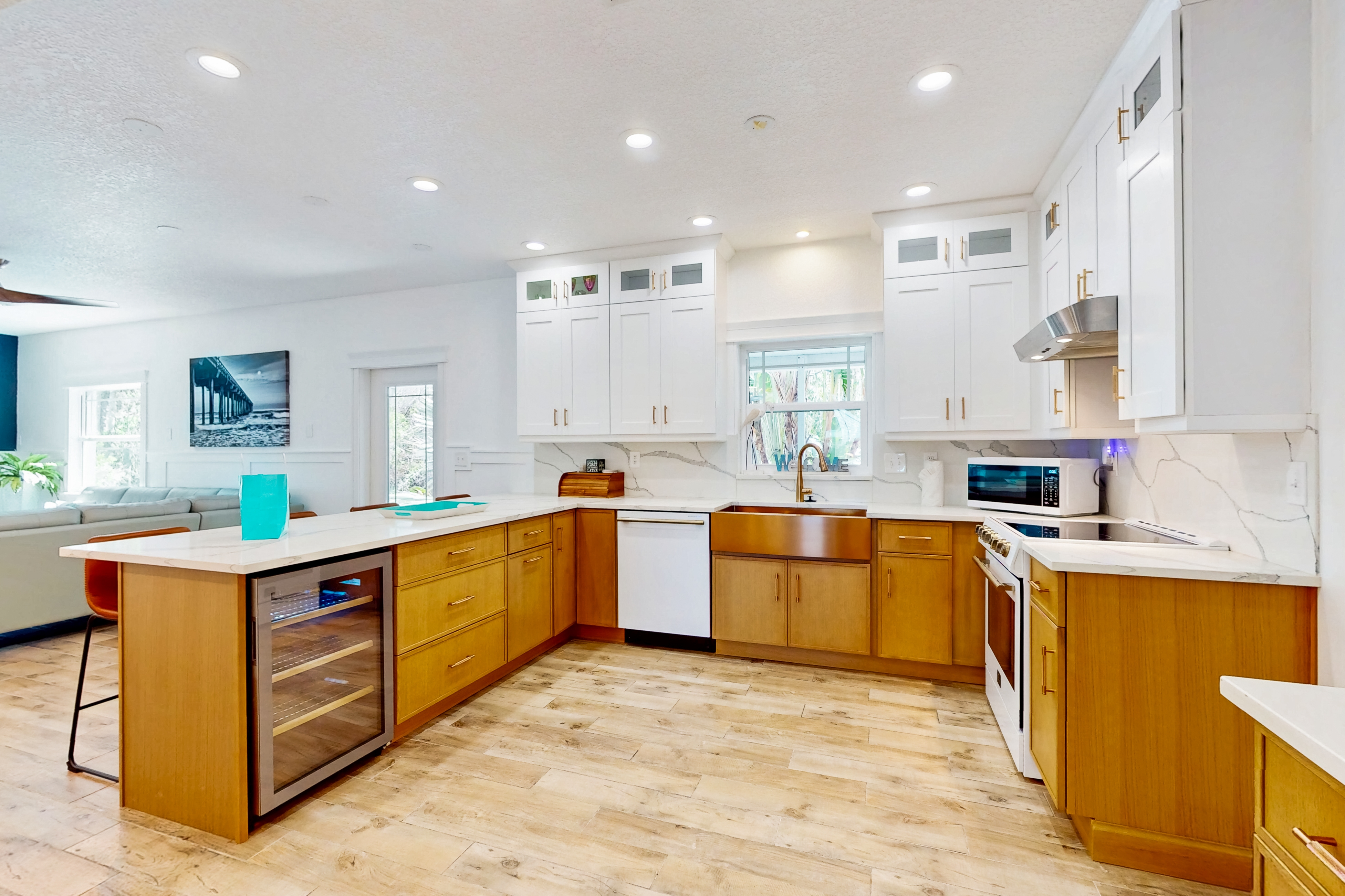 Beautiful Estate on Millers Bayou w Free WiFi Game Room Firepit and Hammock