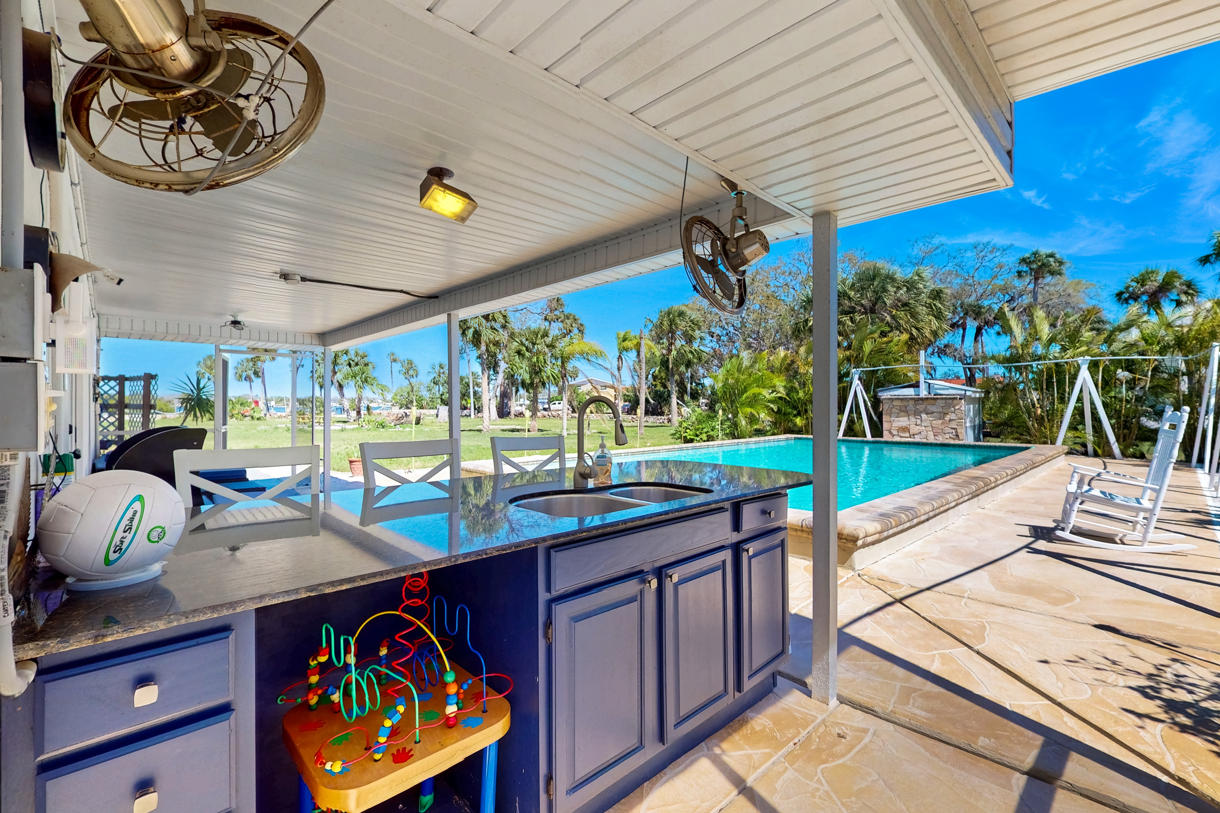 Beautiful Estate on Millers Bayou w Free WiFi Game Room Firepit and Hammock