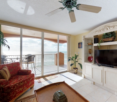 Luxurious waterfront penthouse with stunning Gulf views hot tub and two pools