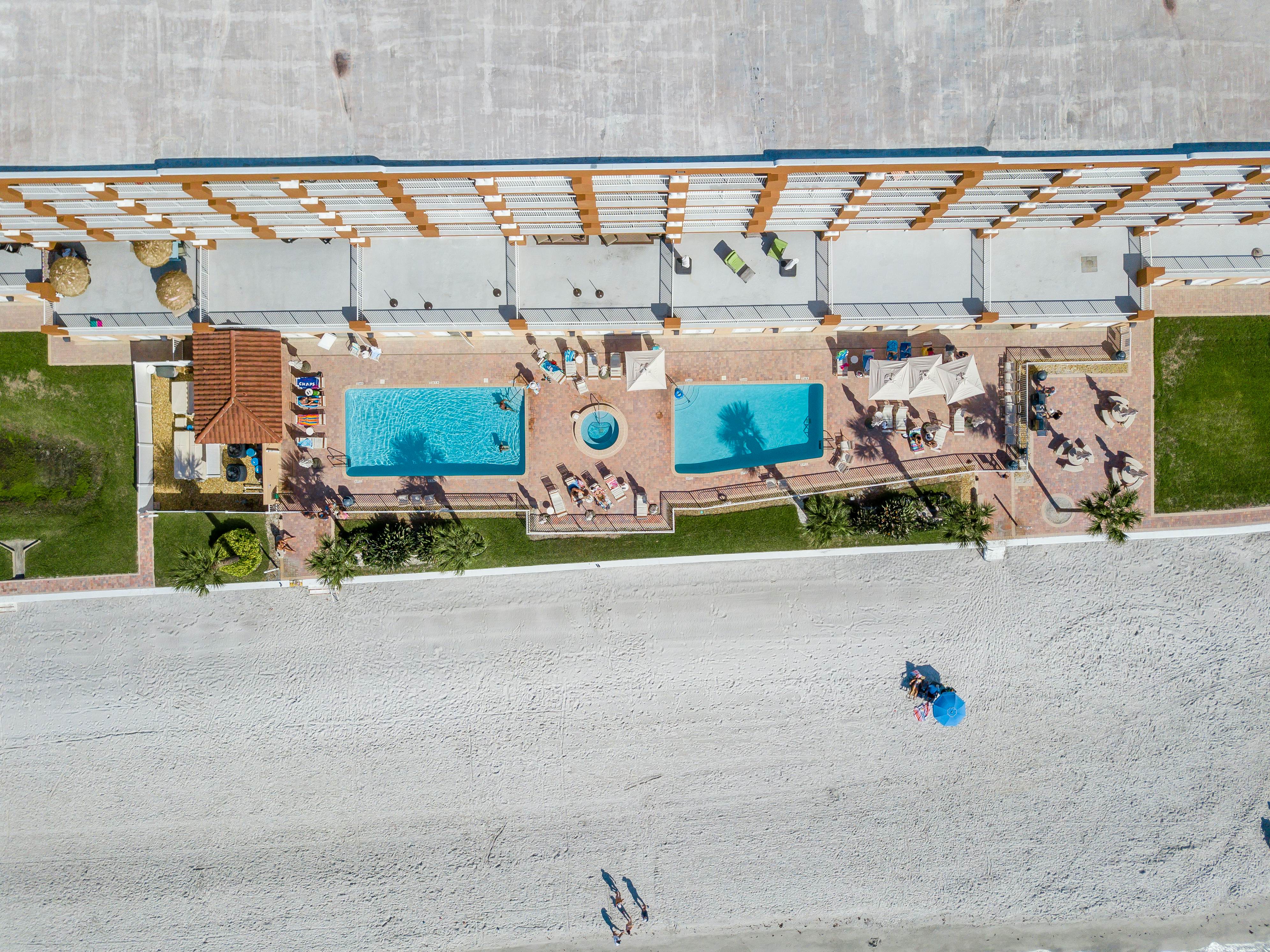 Luxurious waterfront penthouse with stunning Gulf views, hot tub & two pools