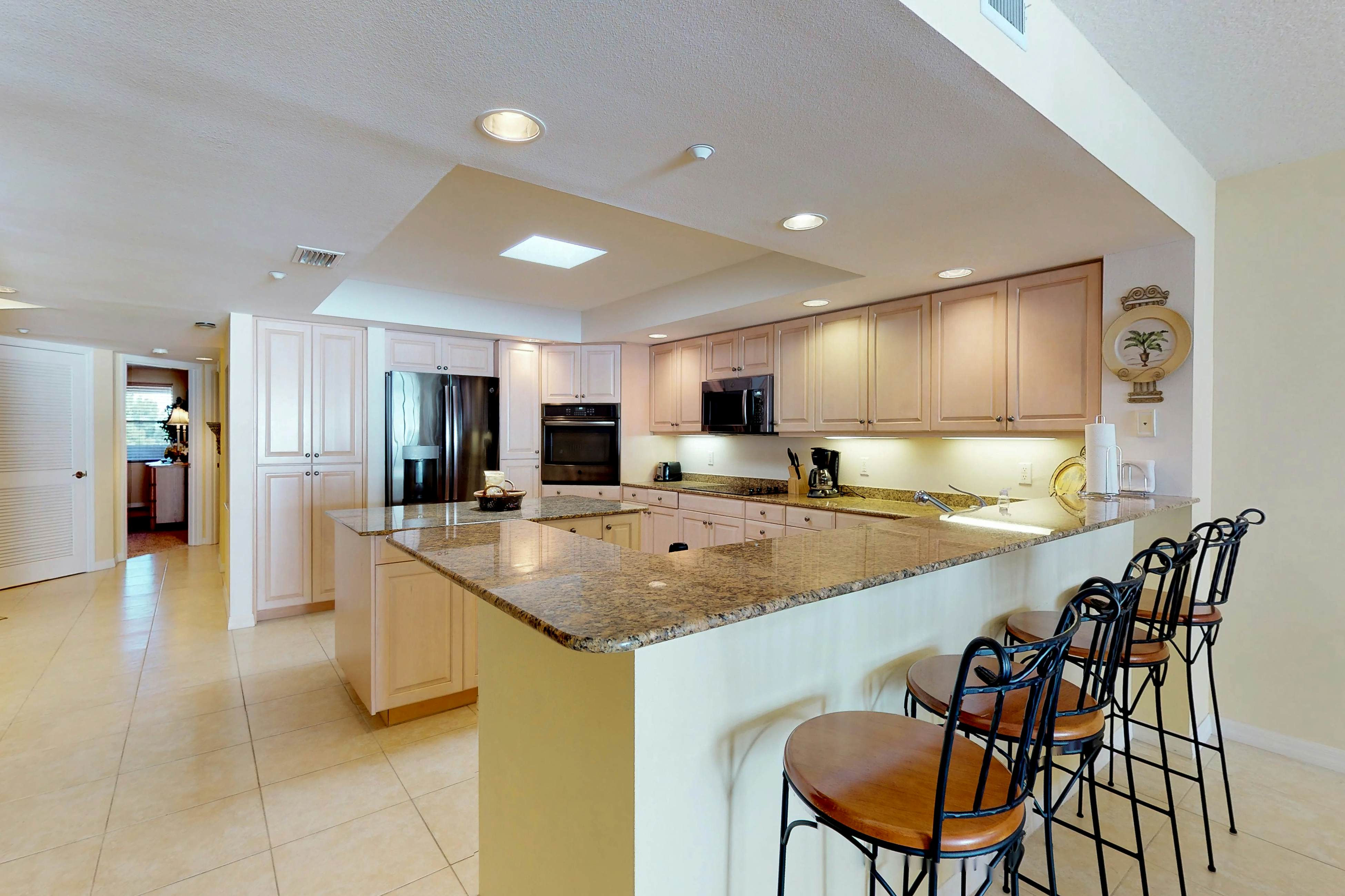 Luxurious waterfront penthouse with stunning Gulf views, hot tub & two pools