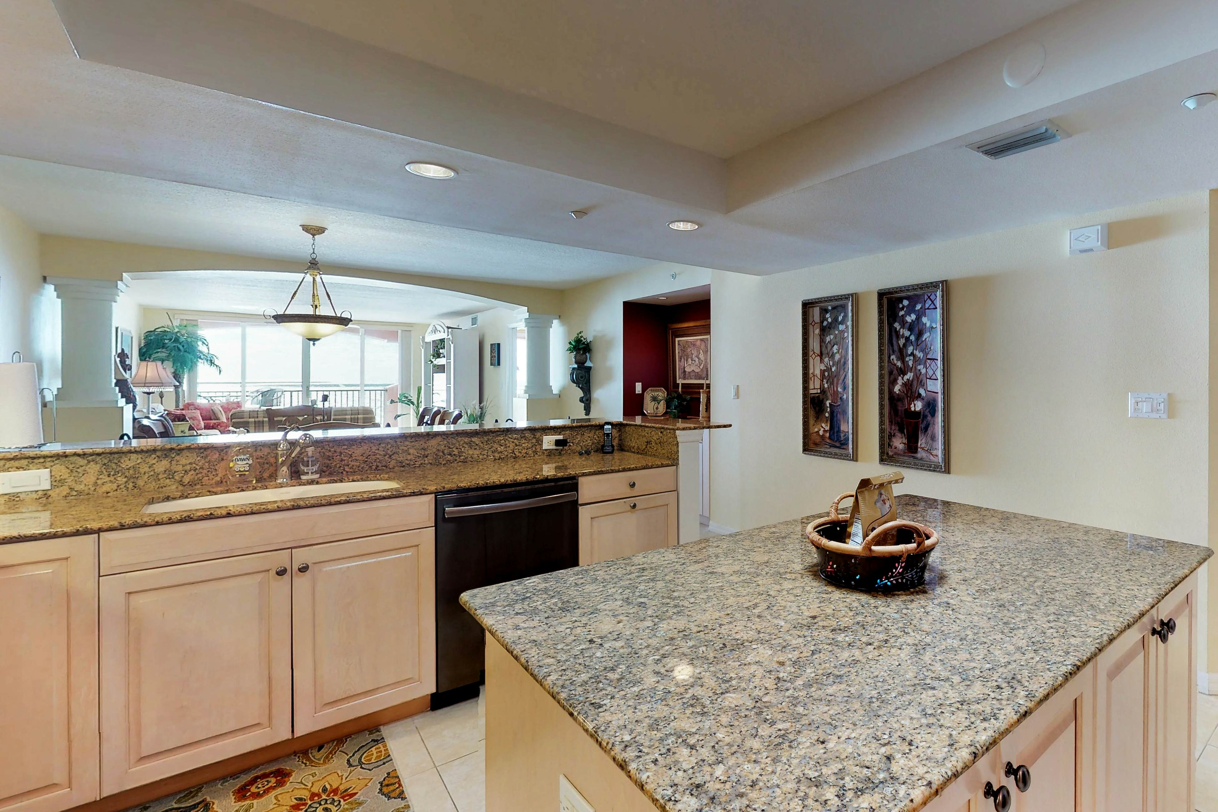 Luxurious waterfront penthouse with stunning Gulf views, hot tub & two pools