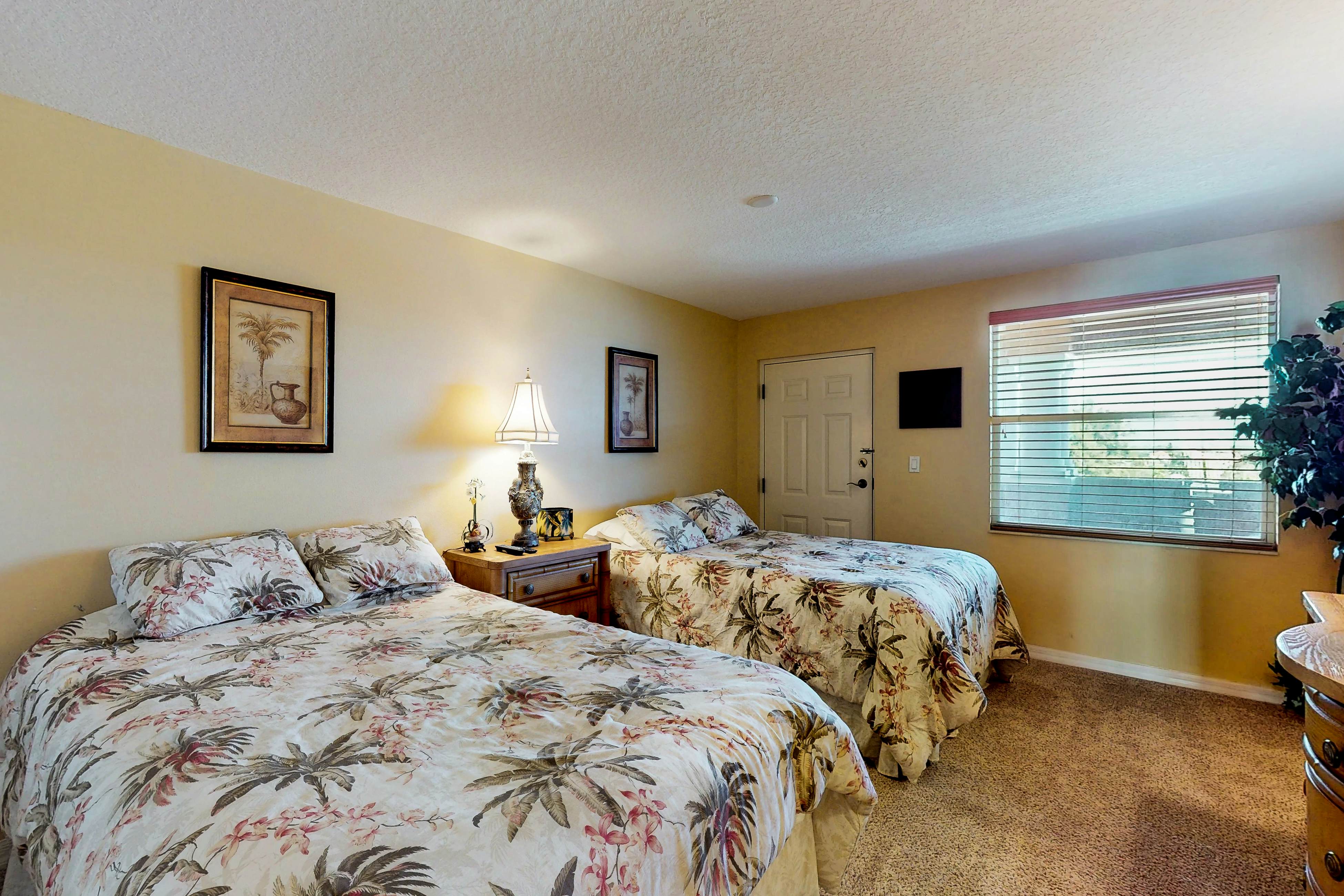 Luxurious waterfront penthouse with stunning Gulf views, hot tub & two pools