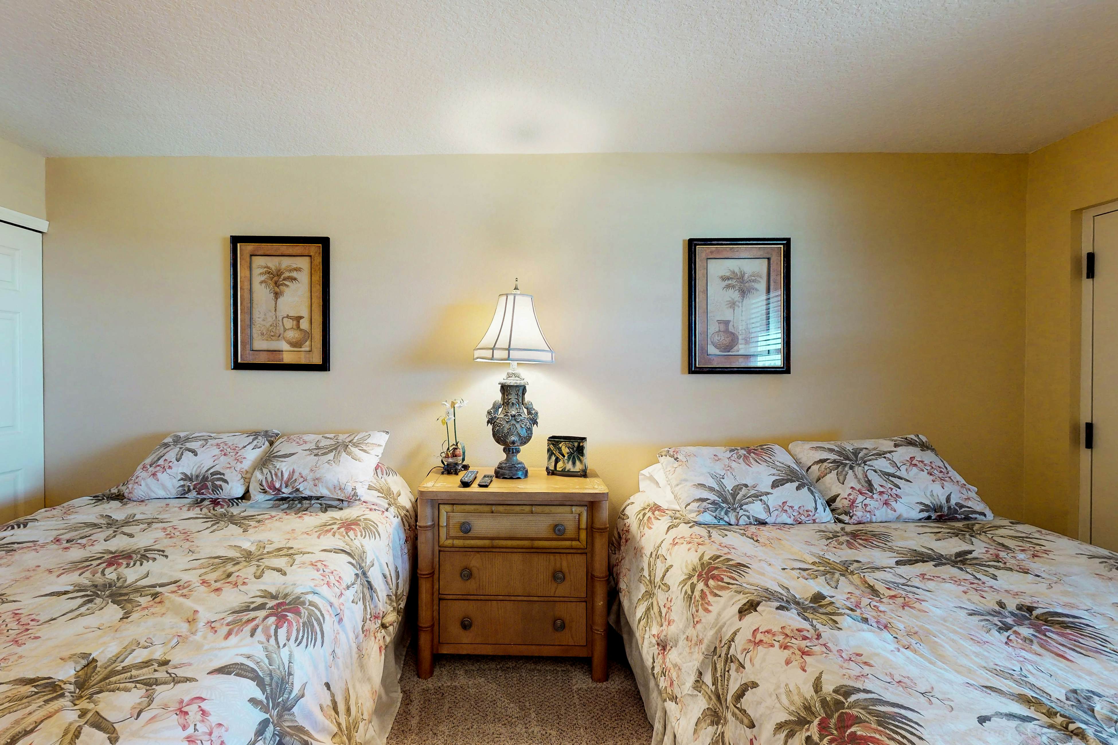 Luxurious waterfront penthouse with stunning Gulf views, hot tub & two pools