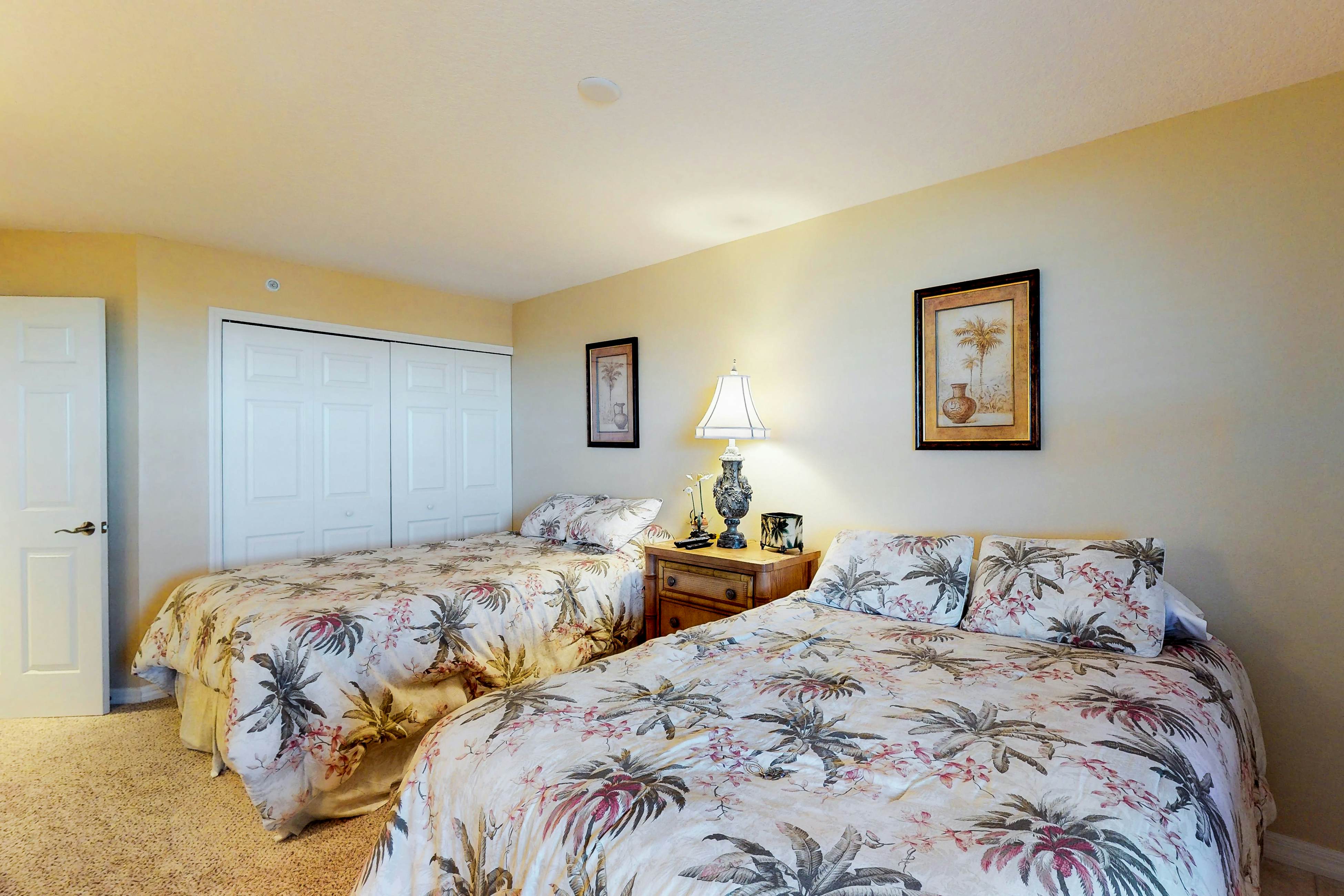 Luxurious waterfront penthouse with stunning Gulf views, hot tub & two pools