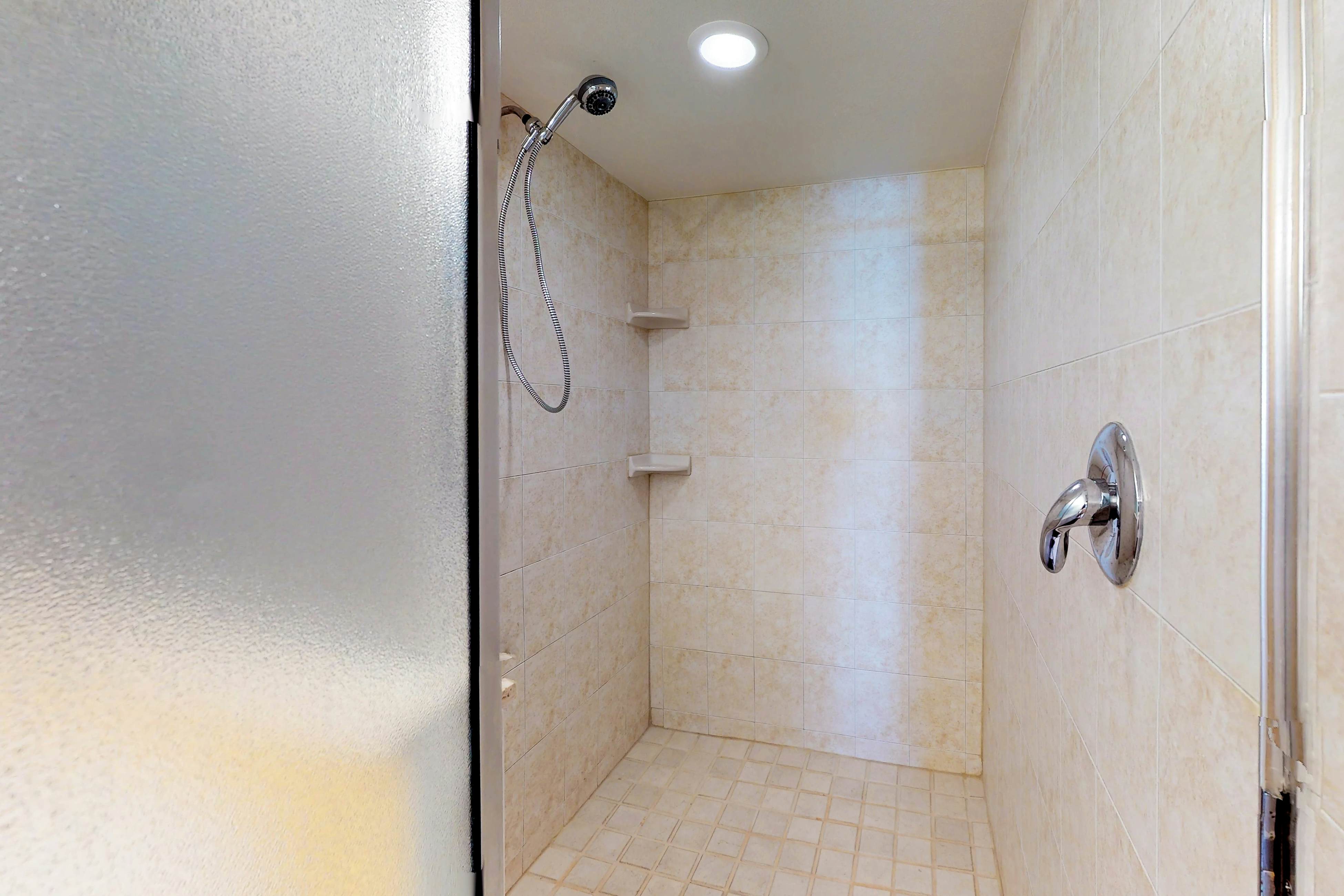 Luxurious waterfront penthouse with stunning Gulf views, hot tub & two pools