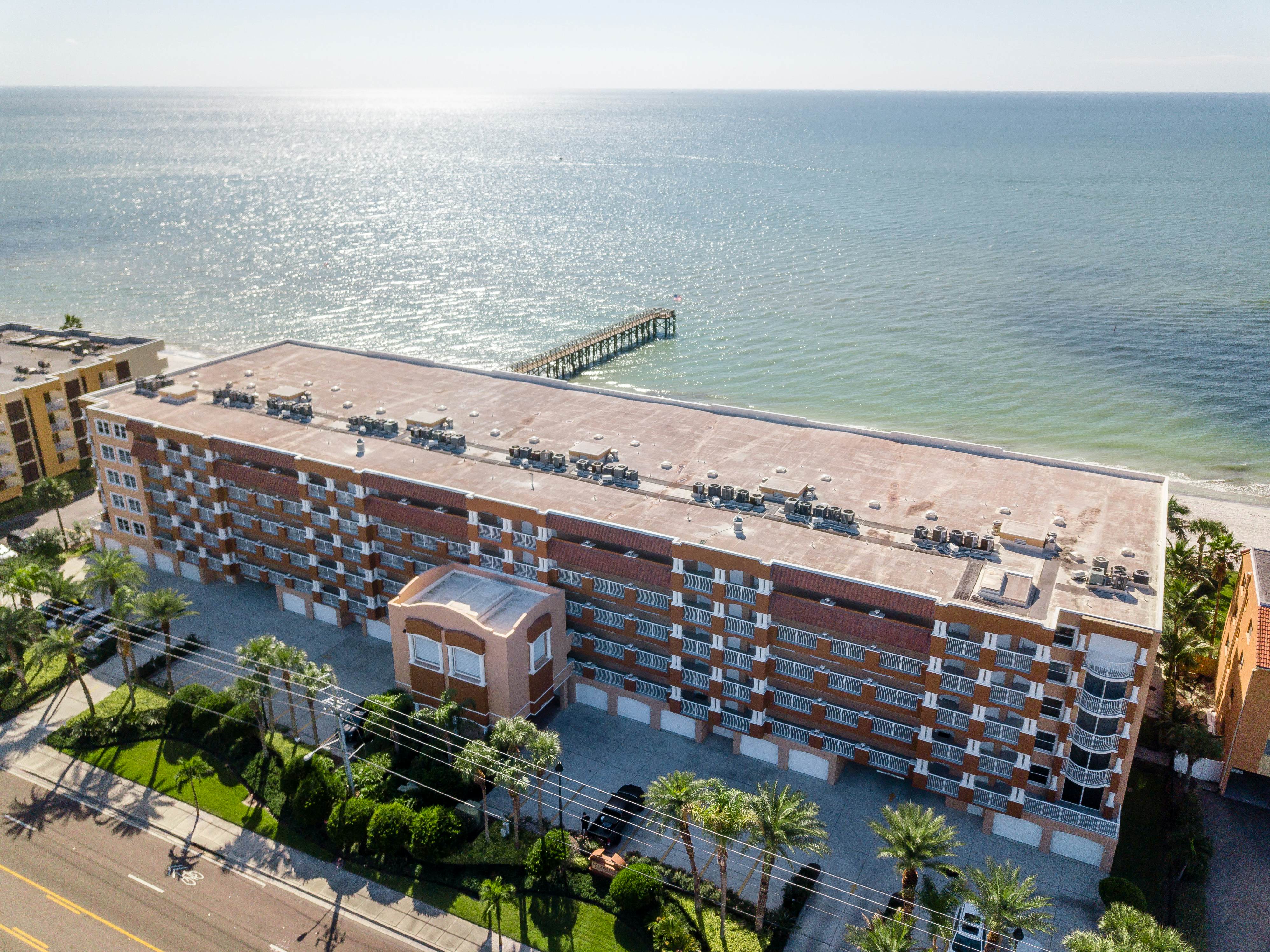 Luxurious waterfront penthouse with stunning Gulf views, hot tub & two pools