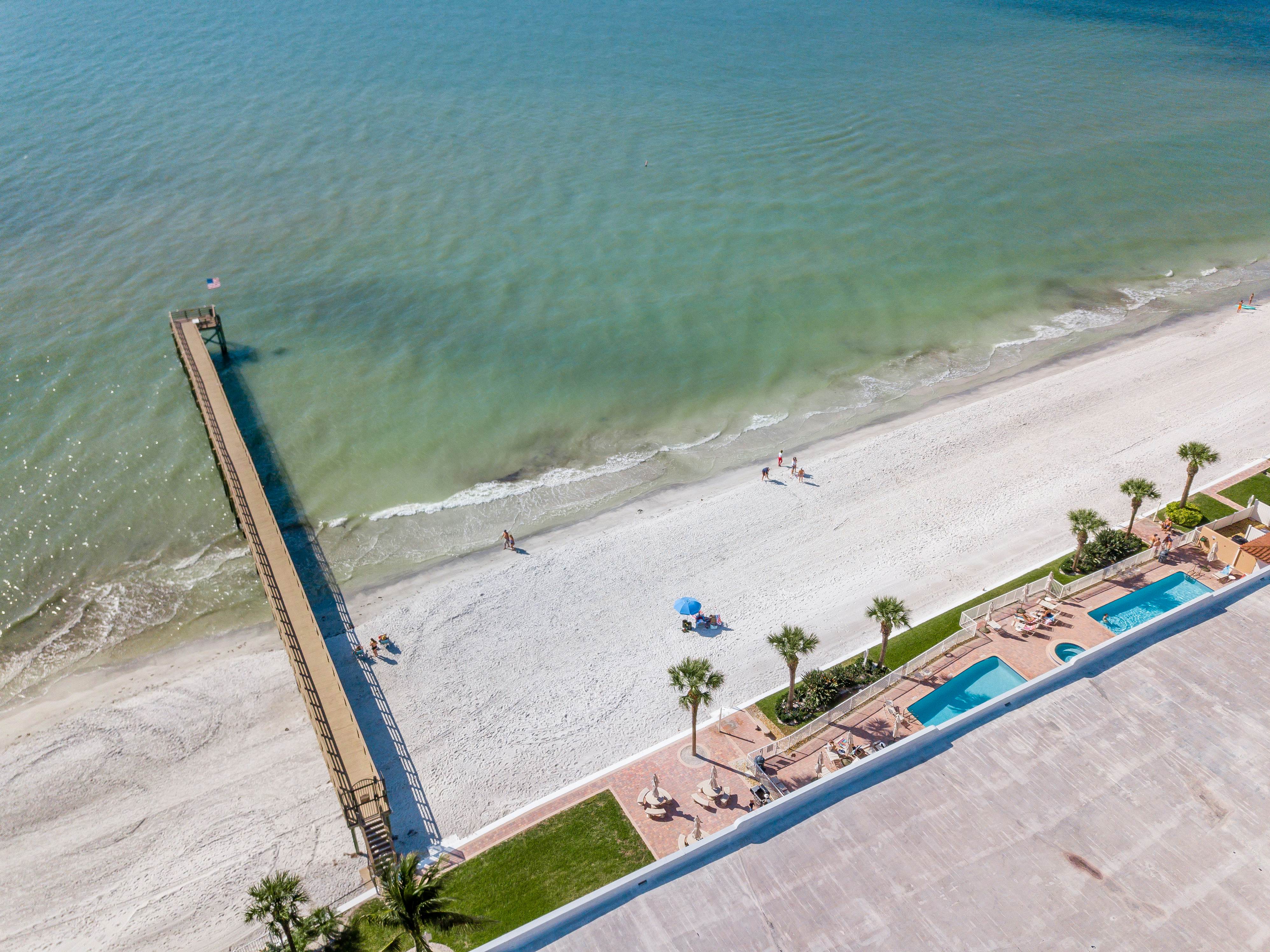 Luxurious waterfront penthouse with stunning Gulf views, hot tub & two pools