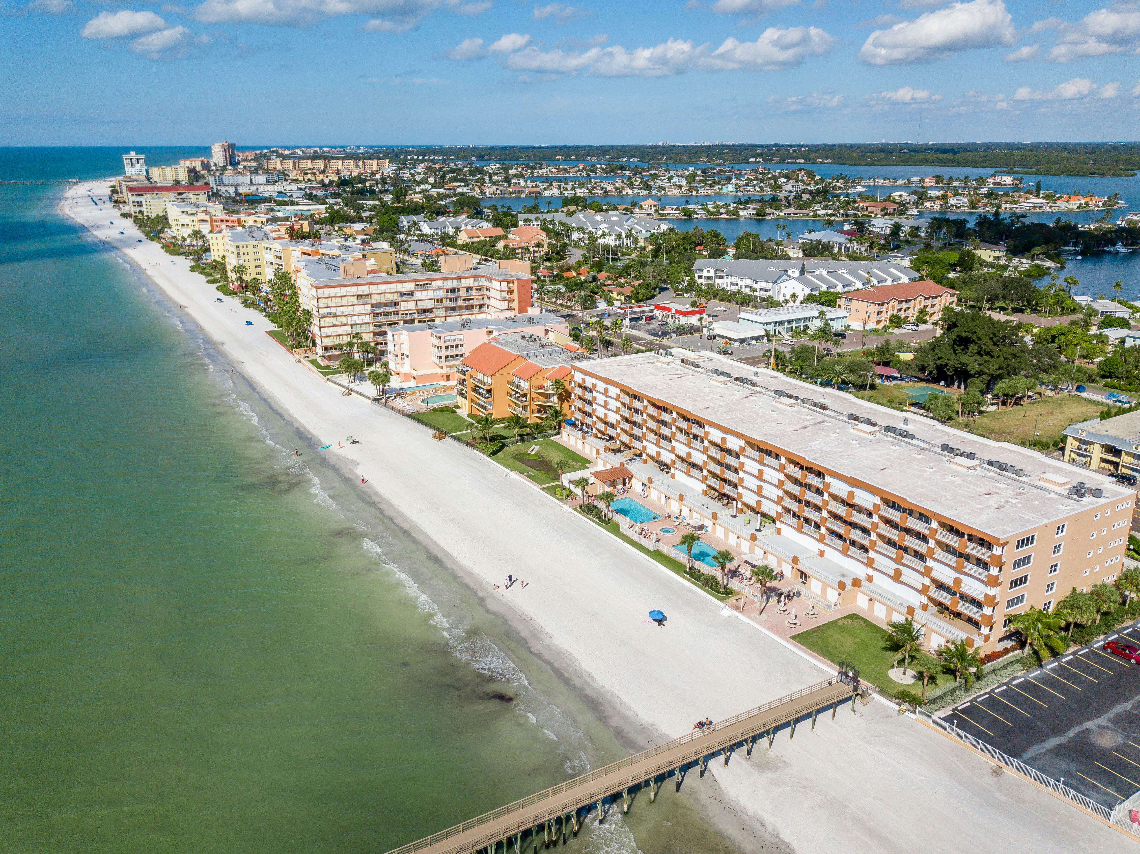 Luxurious waterfront penthouse with stunning Gulf views, hot tub & two pools
