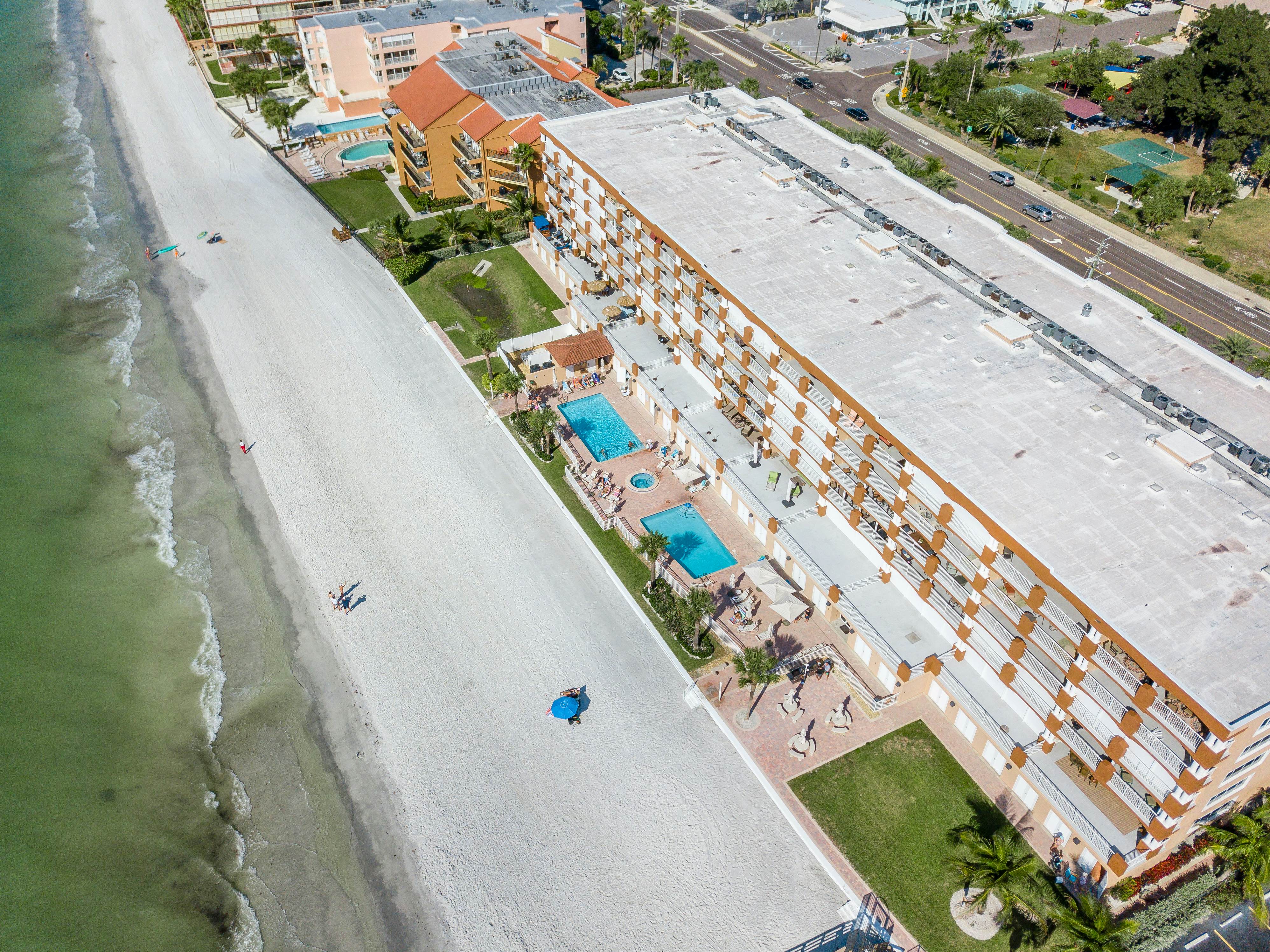 Luxurious waterfront penthouse with stunning Gulf views, hot tub & two pools