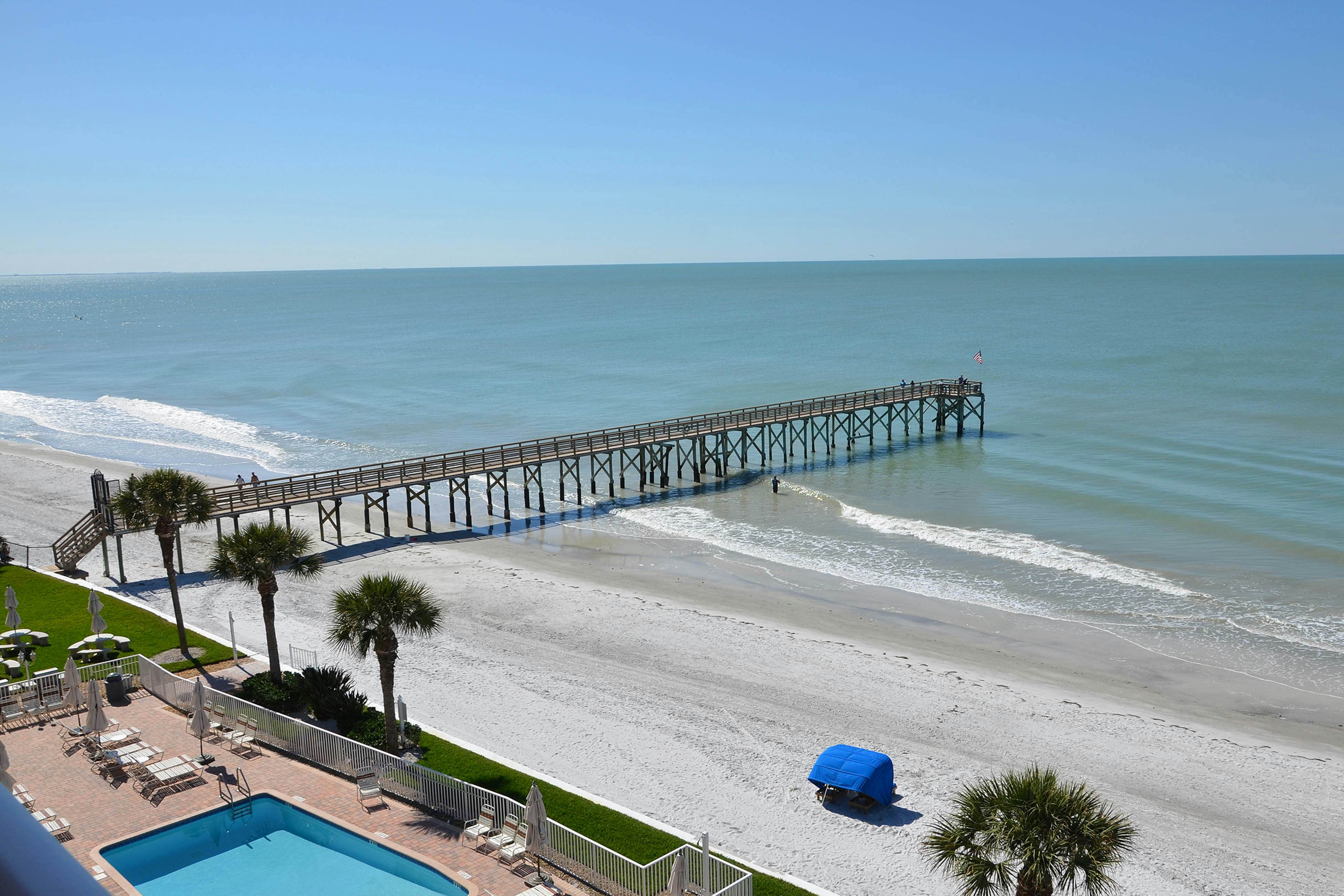 Luxurious waterfront penthouse with stunning Gulf views, hot tub & two pools