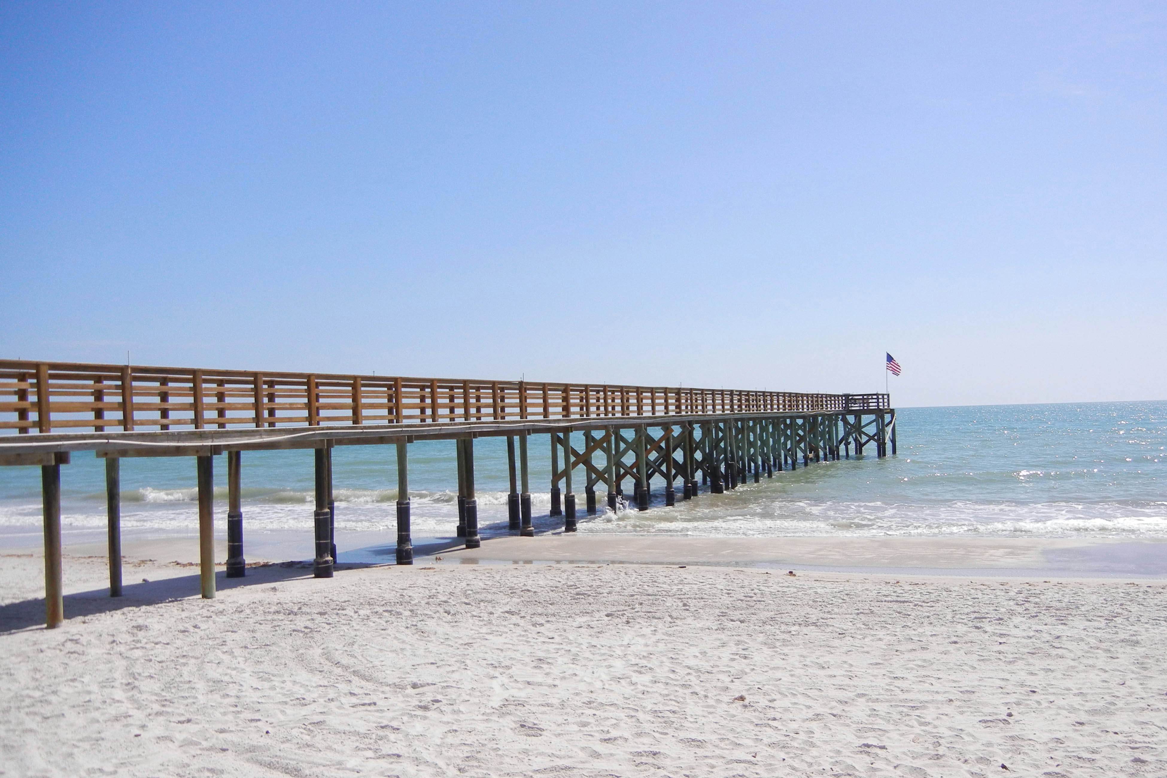 Luxurious waterfront penthouse with stunning Gulf views, hot tub & two pools