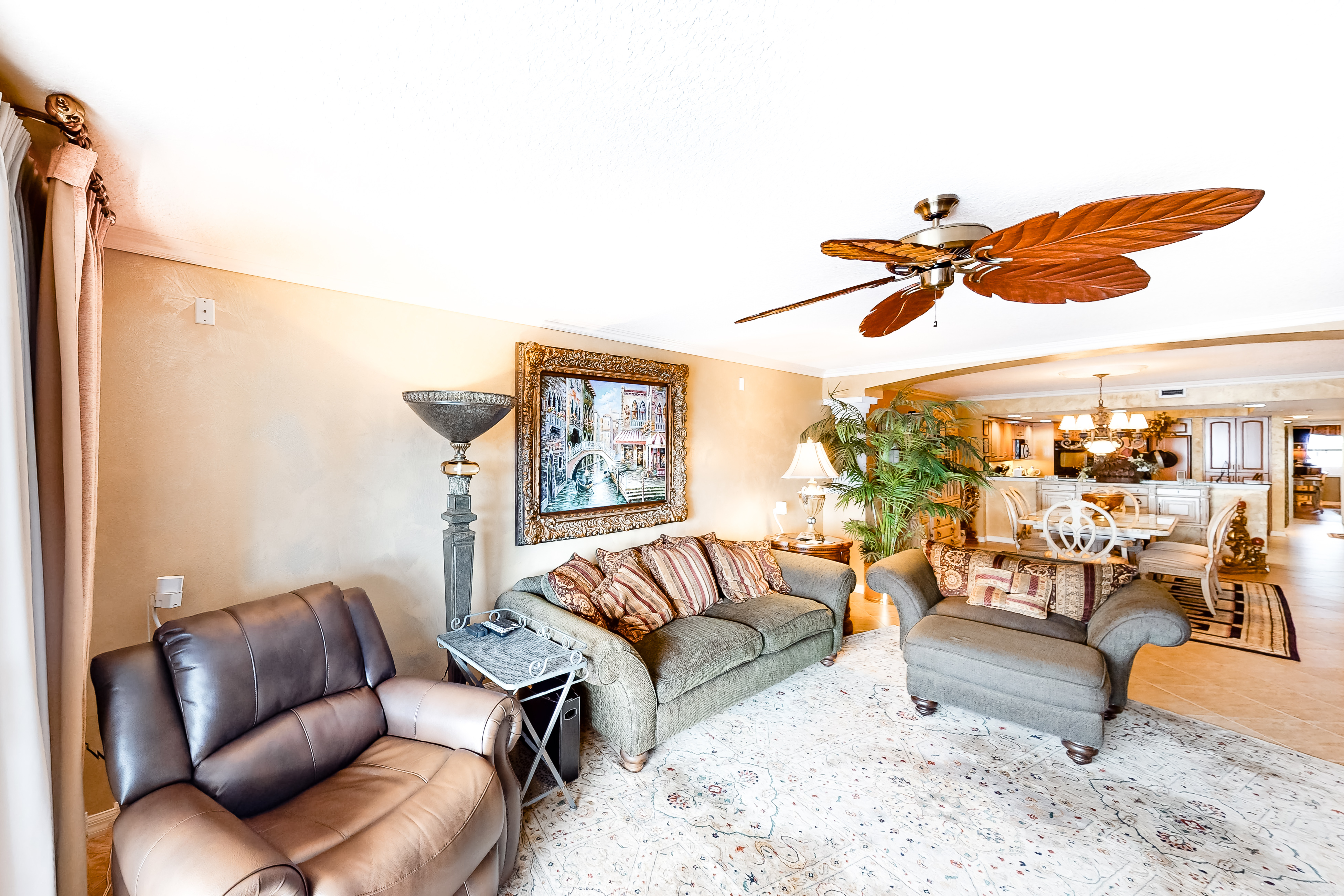 Beachfront condo w Gulf views balcony washer dryer central A C shared pools