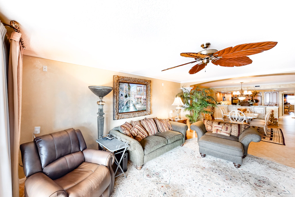 Beachfront condo w Gulf views balcony washer dryer central A C shared pools