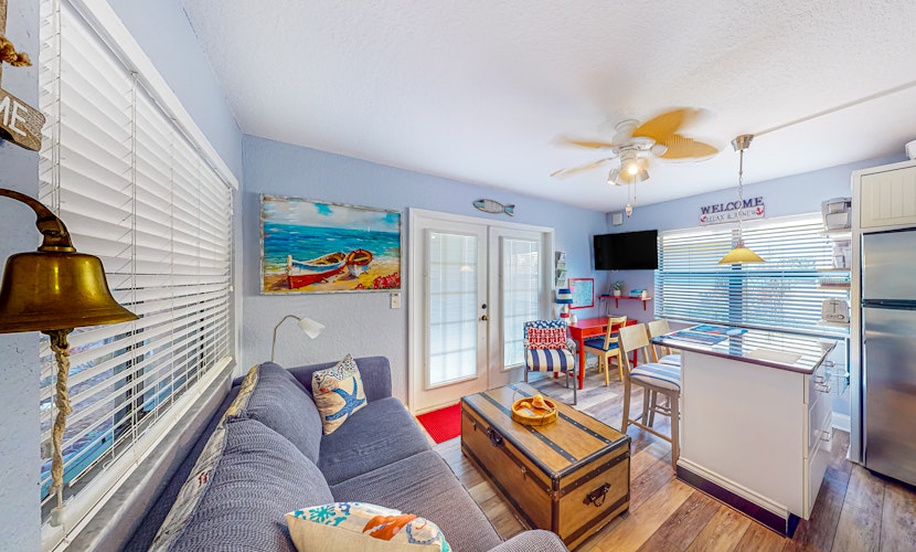 First floor condo with courtyard style pool grills and easy beach access