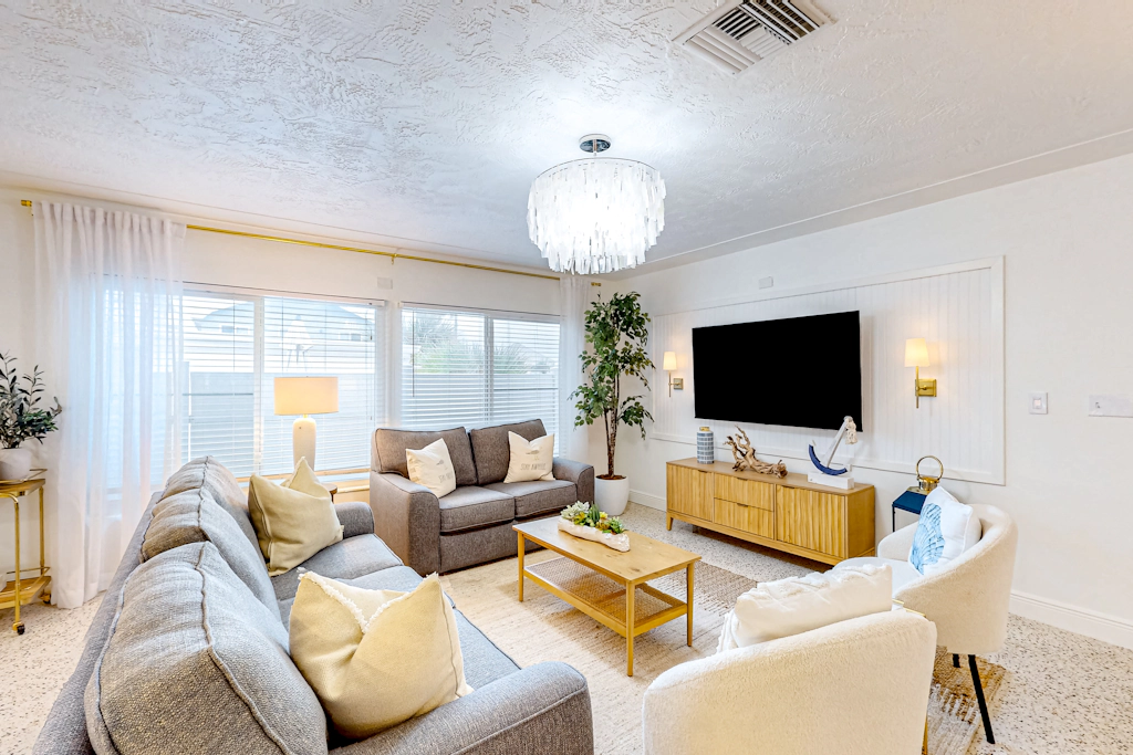 Luxury island home with game room bikes and quick beach access dog friendly