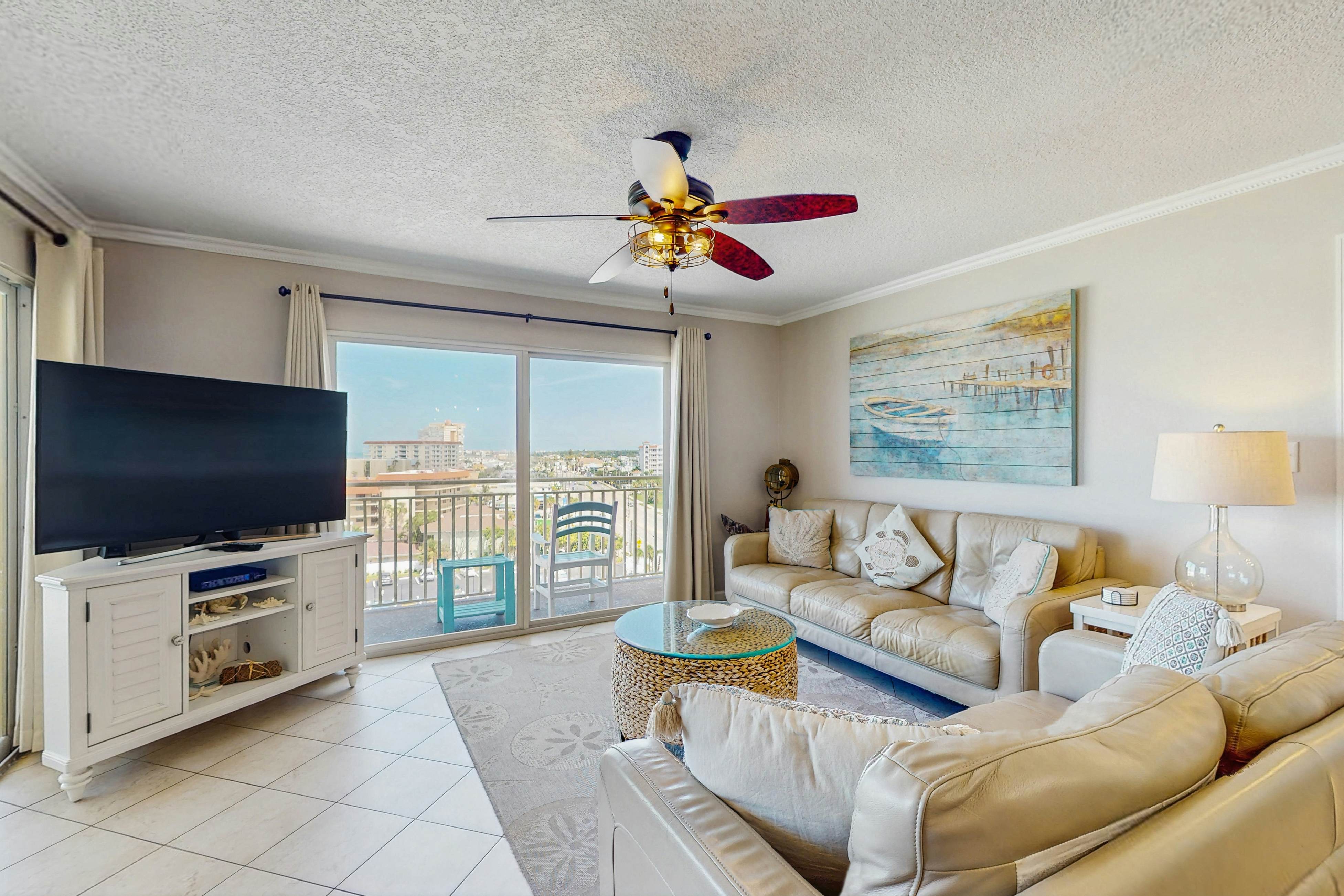 Beachfront corner condo w/private balcony, heated pool, hot tub, picnic tables