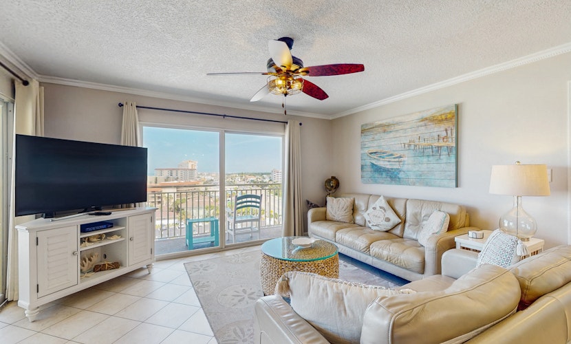 Beachfront corner condo w private balcony heated pool hot tub picnic tables