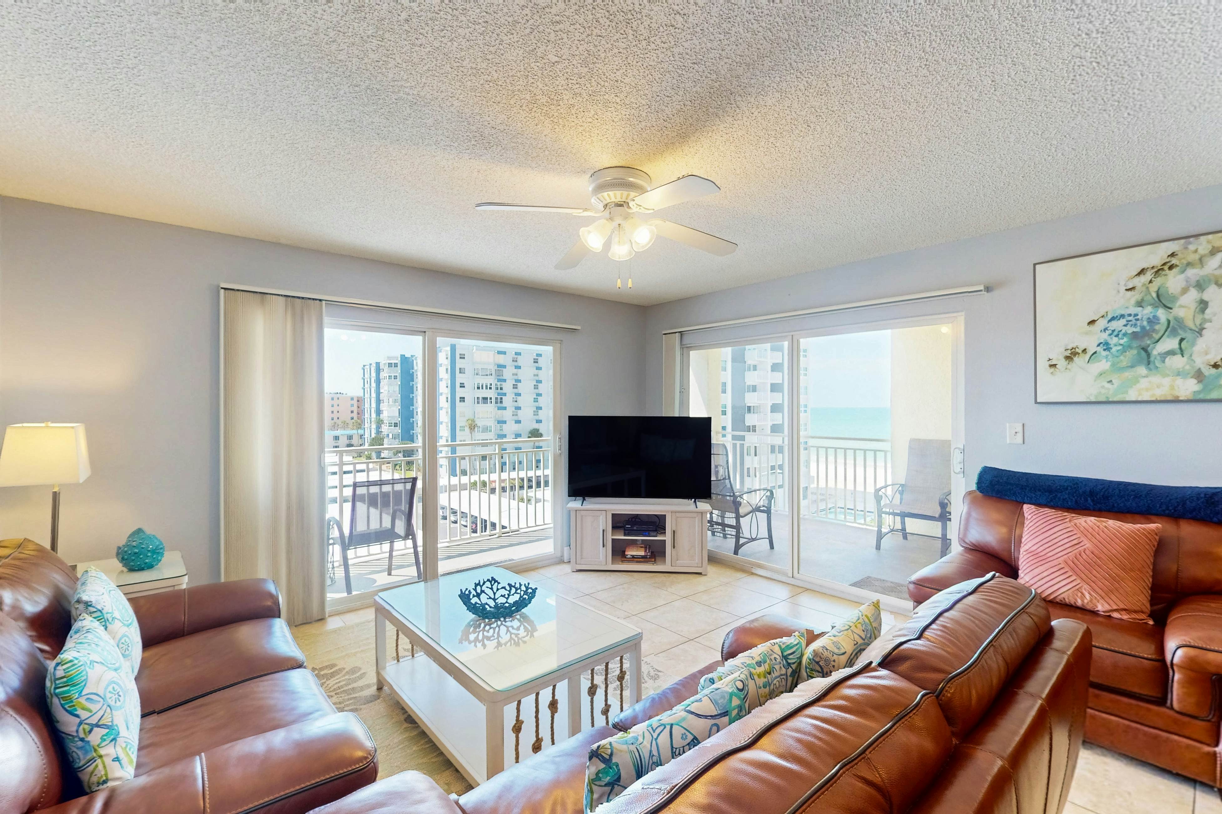 Gulf front with heated pool, hot tub and direct beach access with WIFI and AC