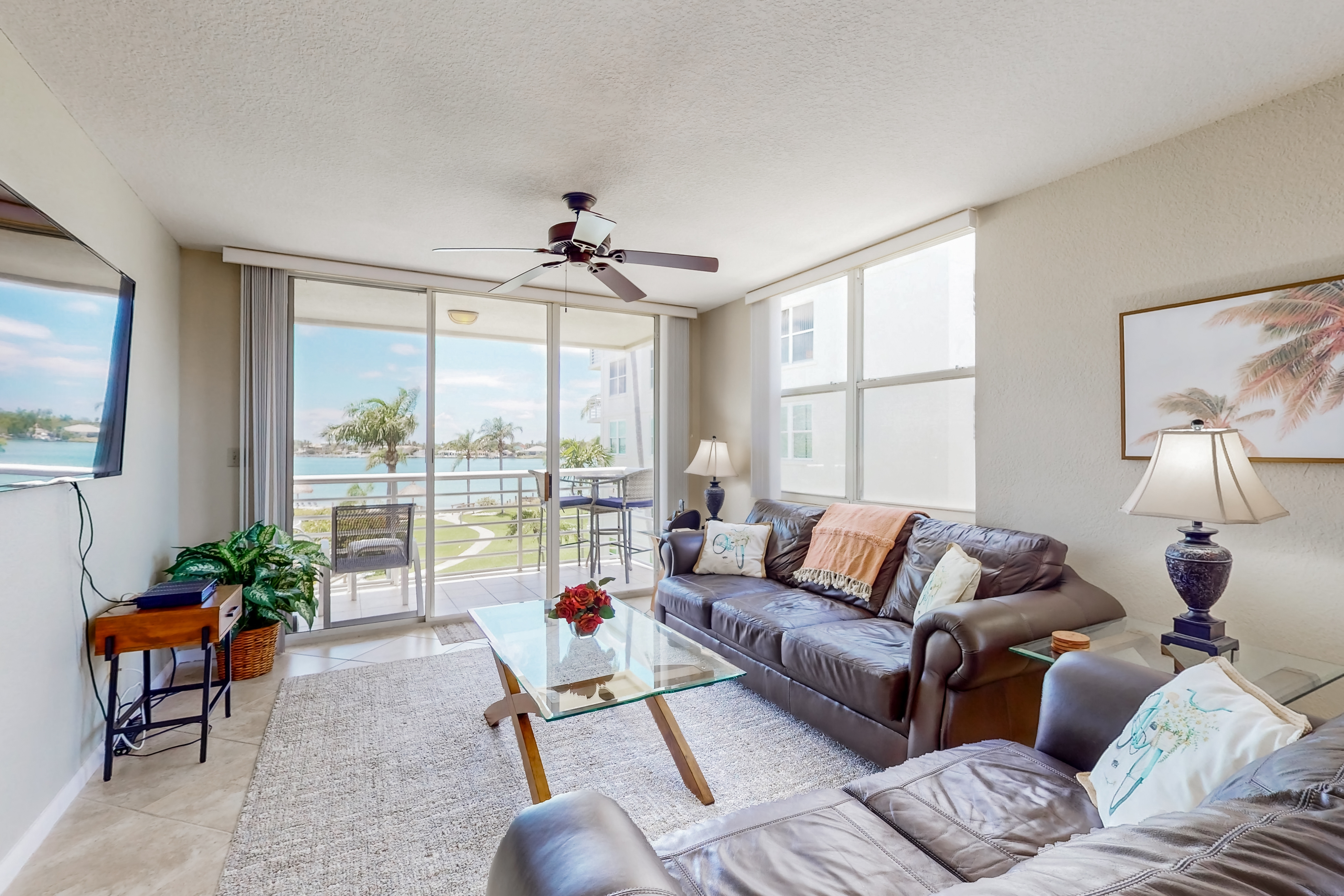 Water views family and snowbird friendly close to beaches WD AC Wifi