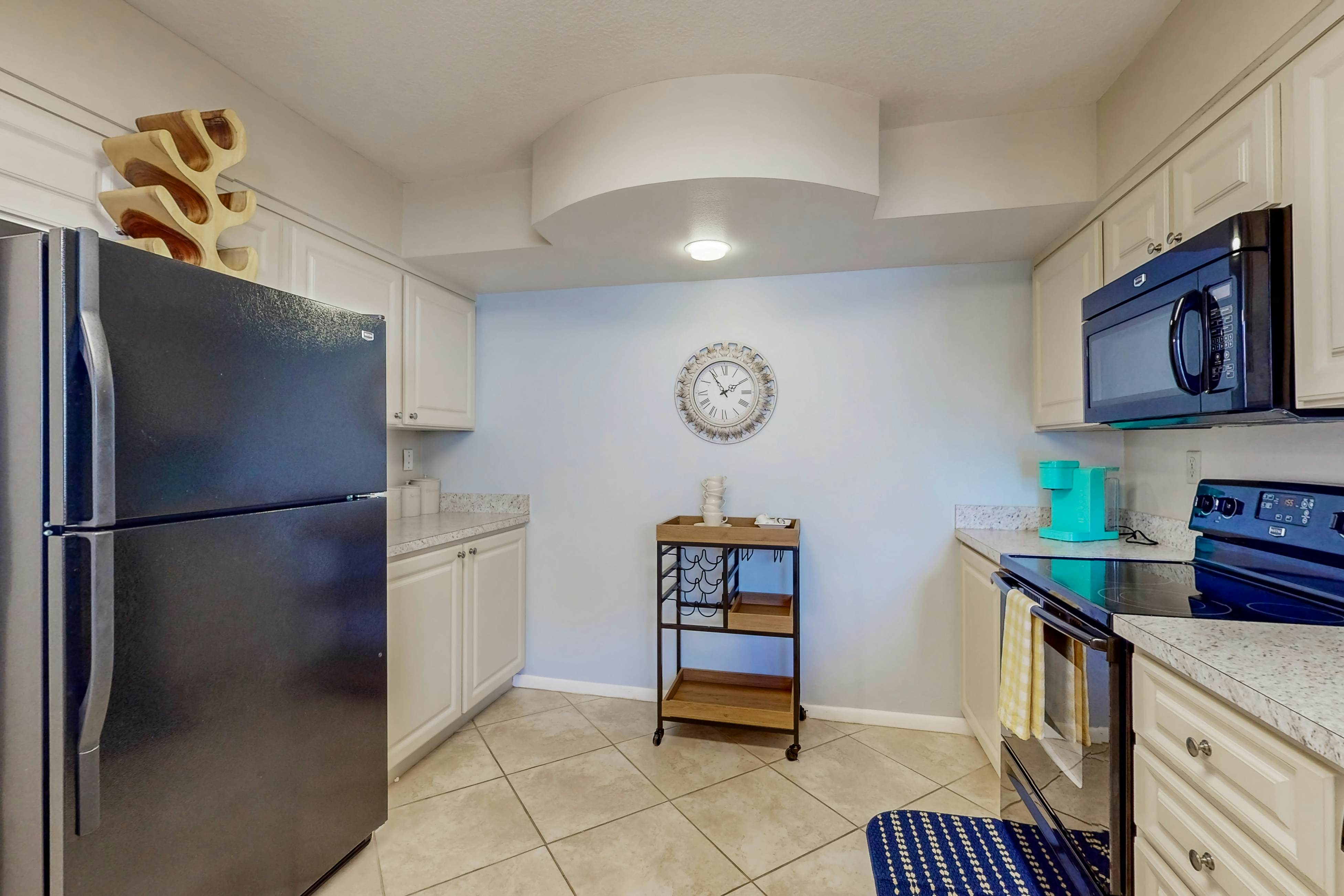 Water views, family and snowbird friendly, close to beaches, W/D, AC, Wifi