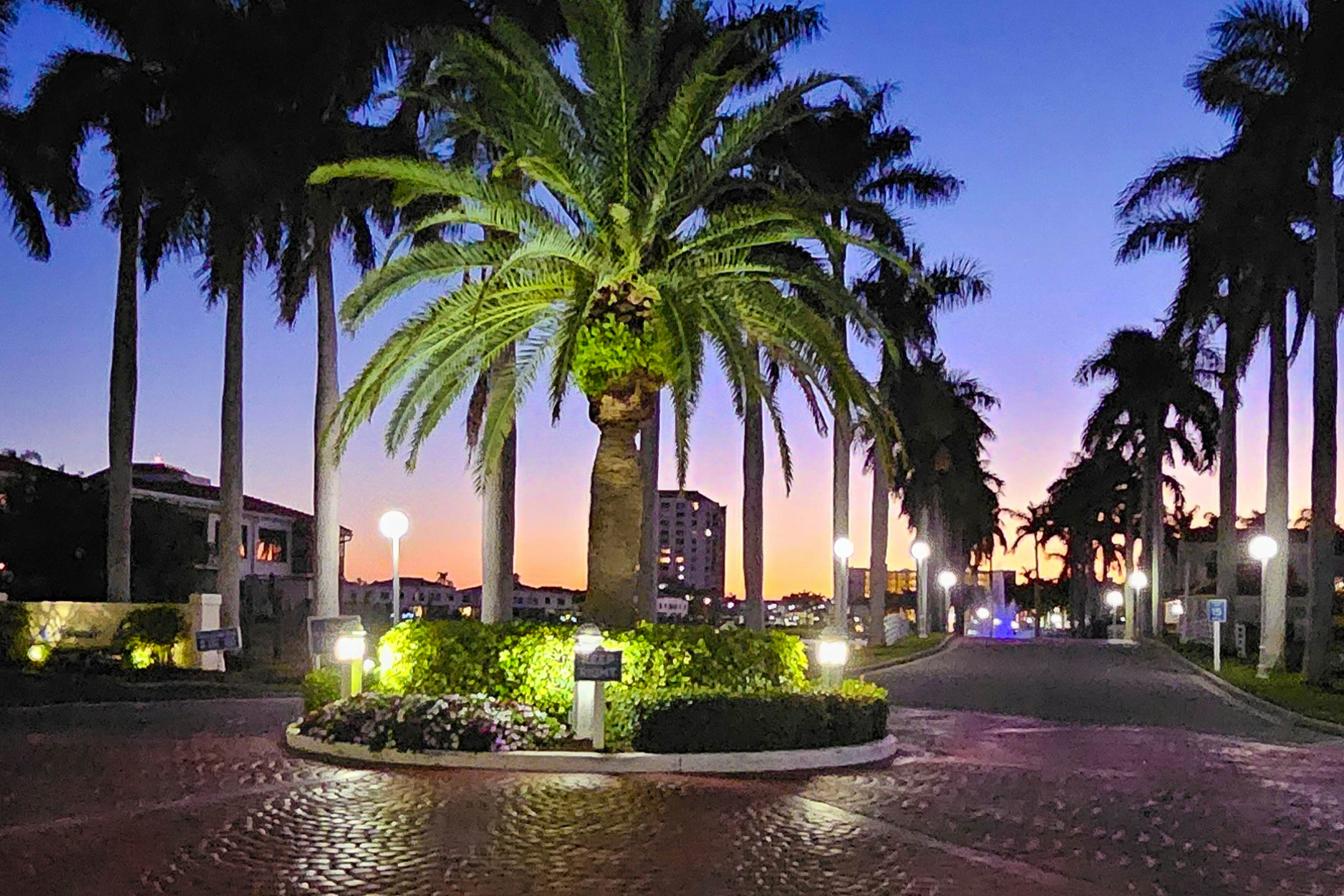 Water views, family and snowbird friendly, close to beaches, W/D, AC, Wifi