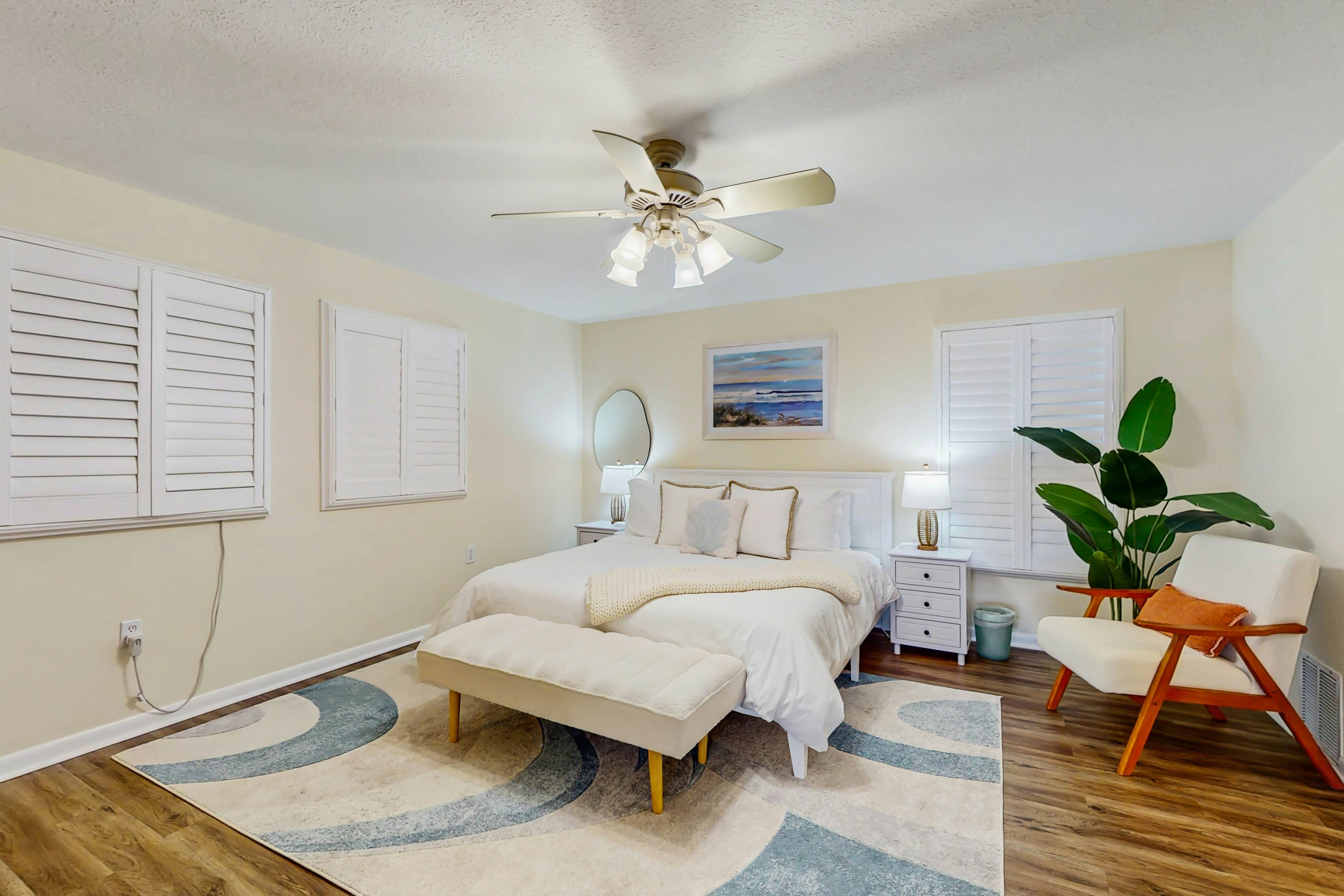 Renovated Sanctuary w/hot tub, pool, Backyard grill, screened-in lanai