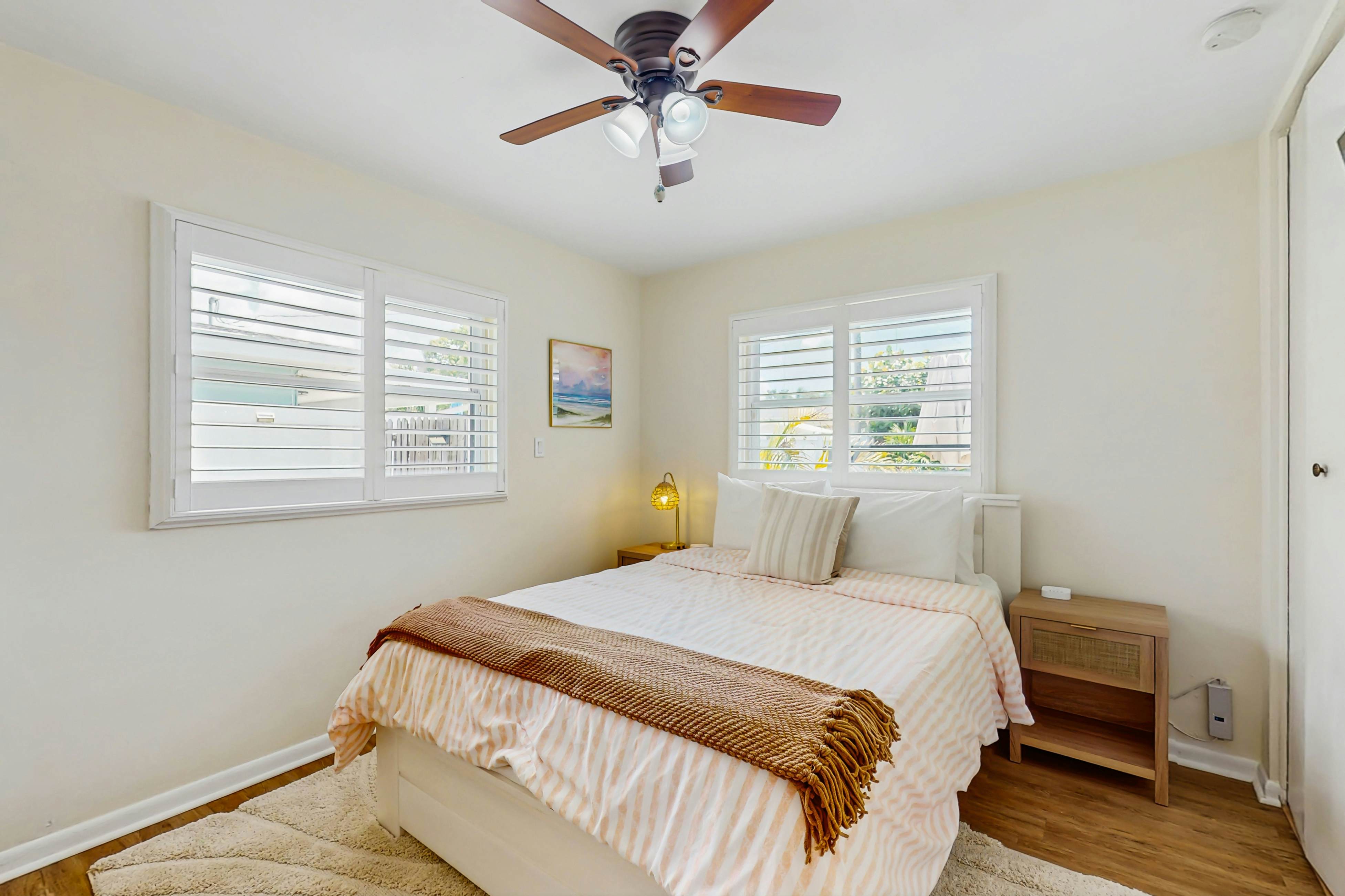 Renovated Sanctuary w/hot tub, pool, Backyard grill, screened-in lanai