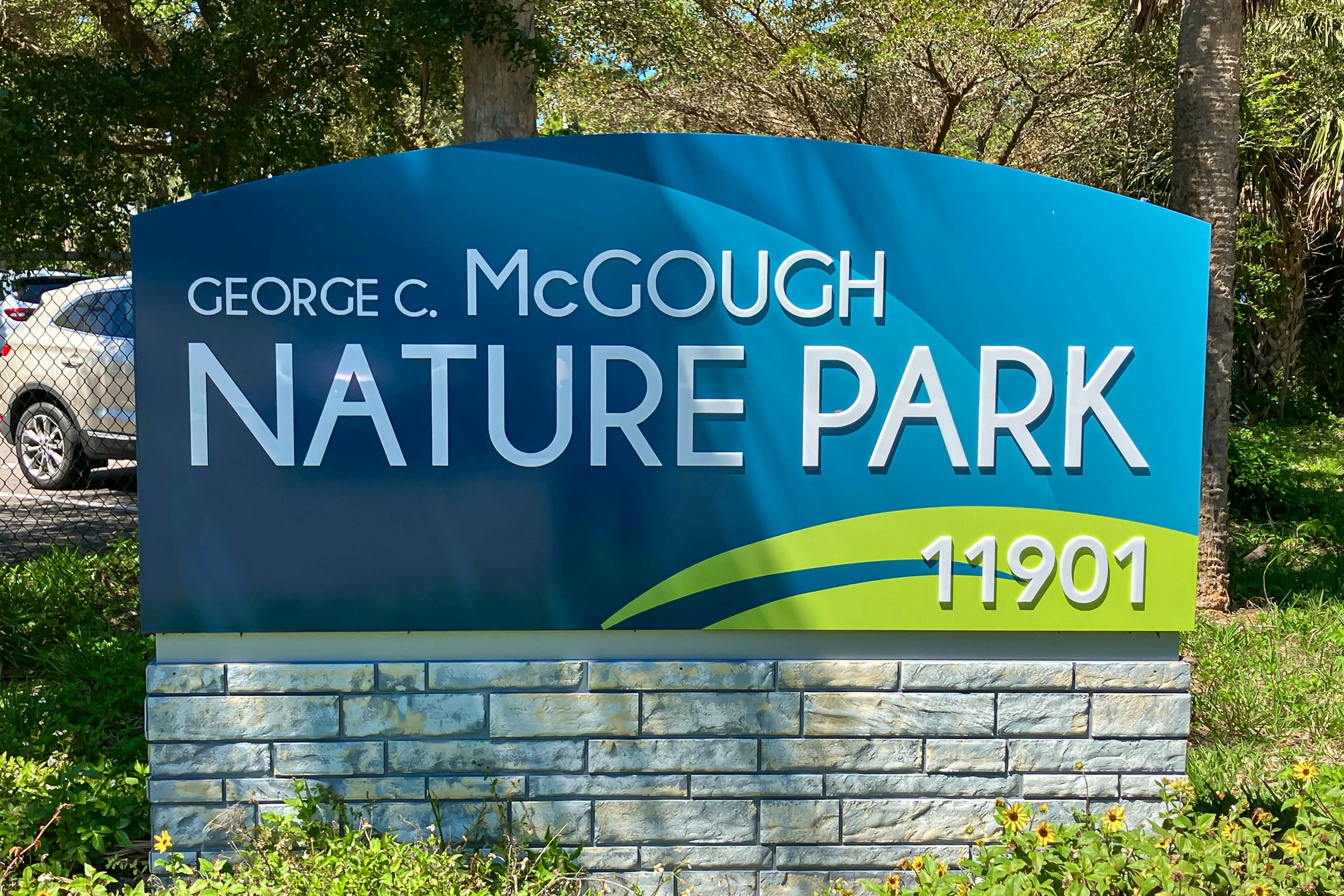 Renovated Sanctuary w/hot tub, pool, Backyard grill, screened-in lanai