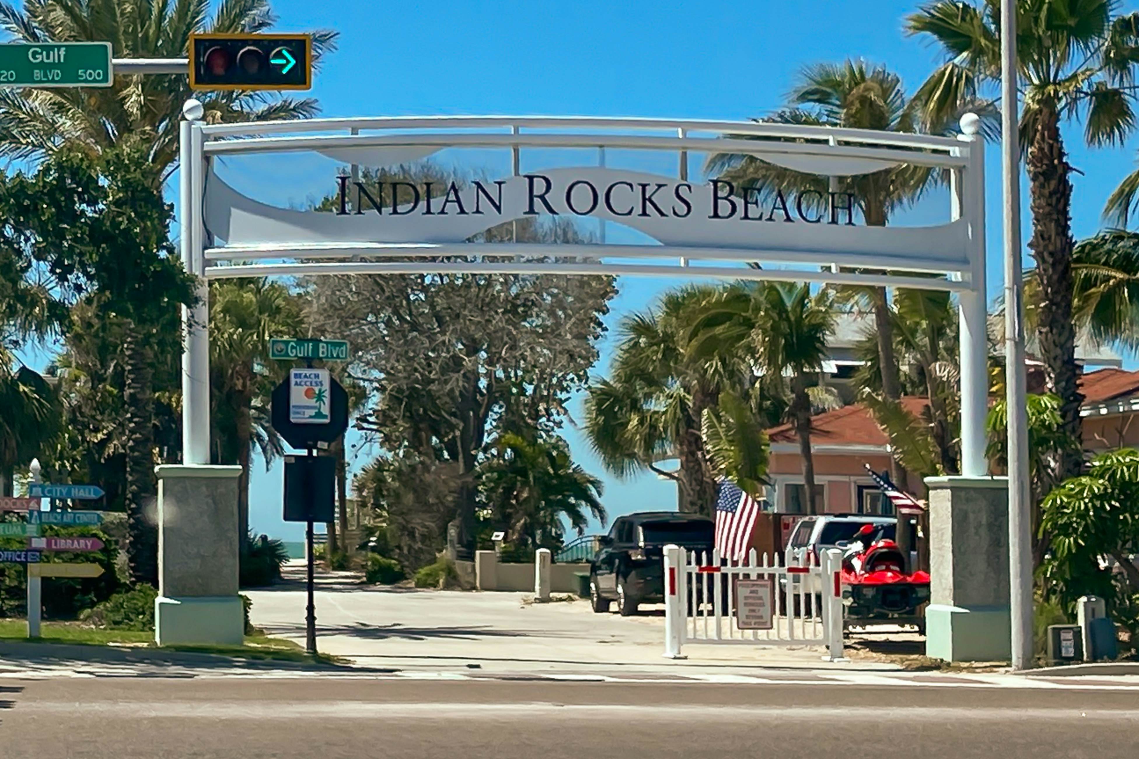 Renovated Sanctuary w/hot tub, pool, Backyard grill, screened-in lanai