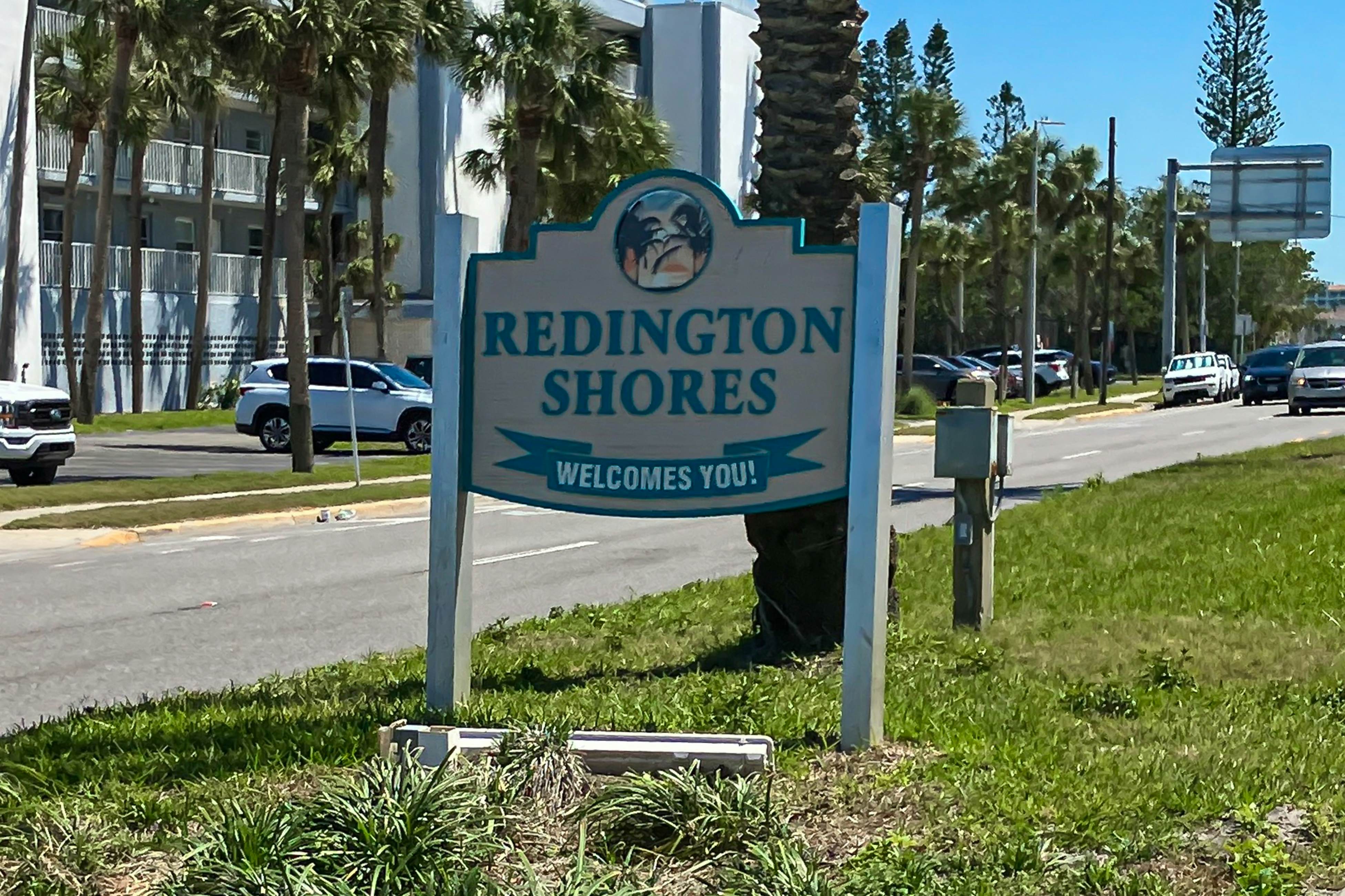 Renovated Sanctuary w/hot tub, pool, Backyard grill, screened-in lanai