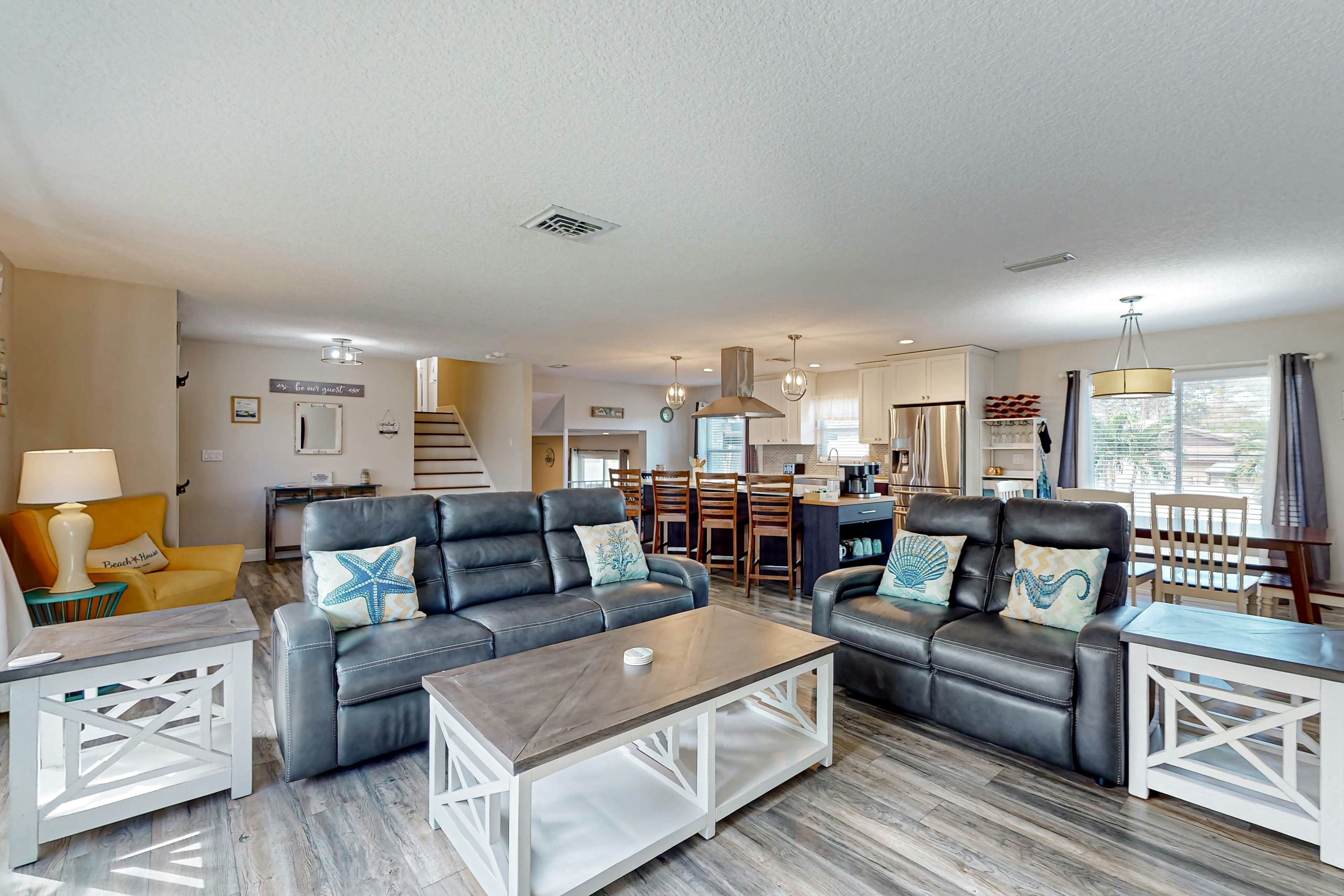 Family sized pool home with AC, WIFI, Snowbird and Dog Friendly