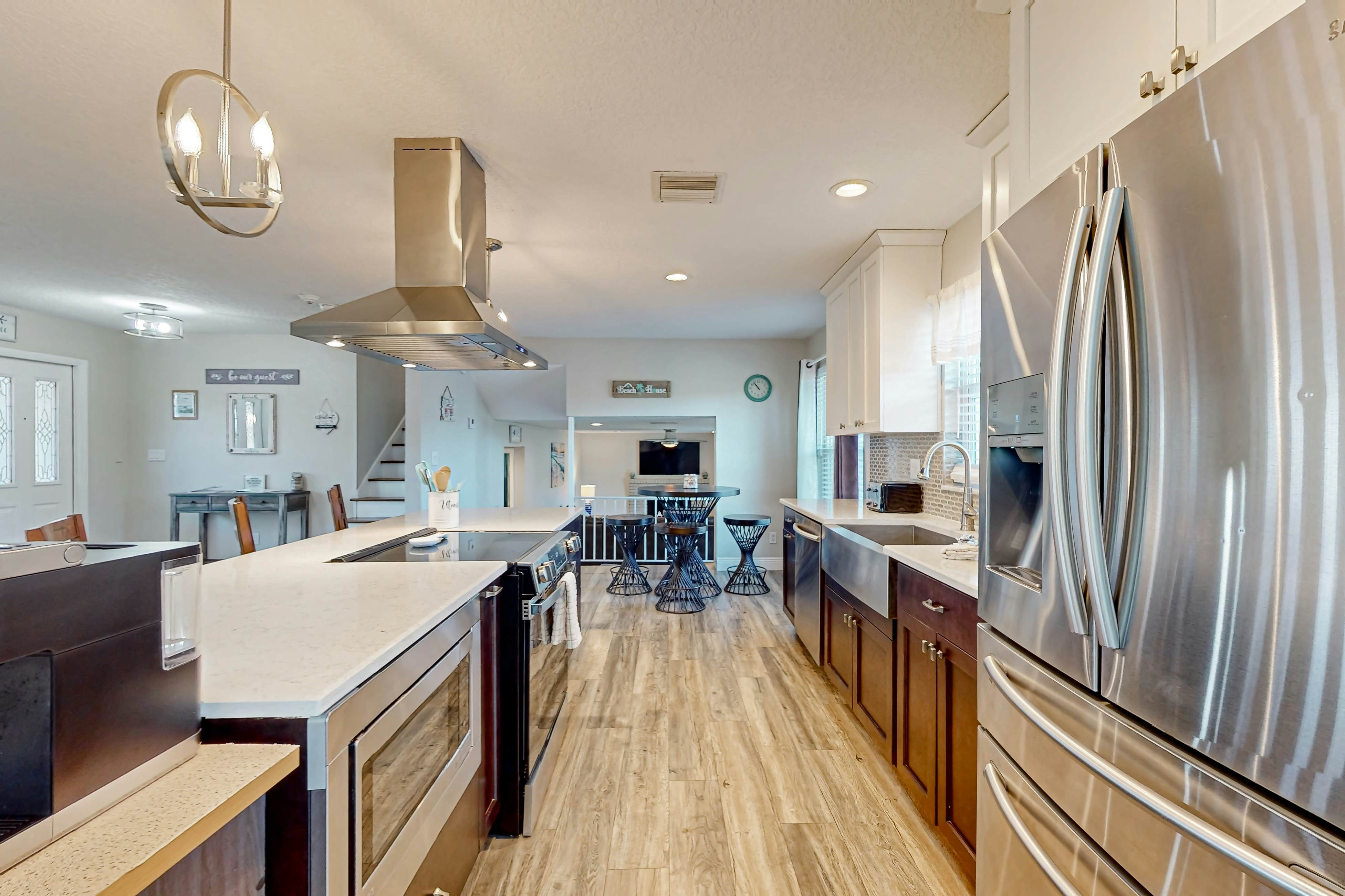 Family sized pool home with AC, WIFI, Snowbird and Dog Friendly