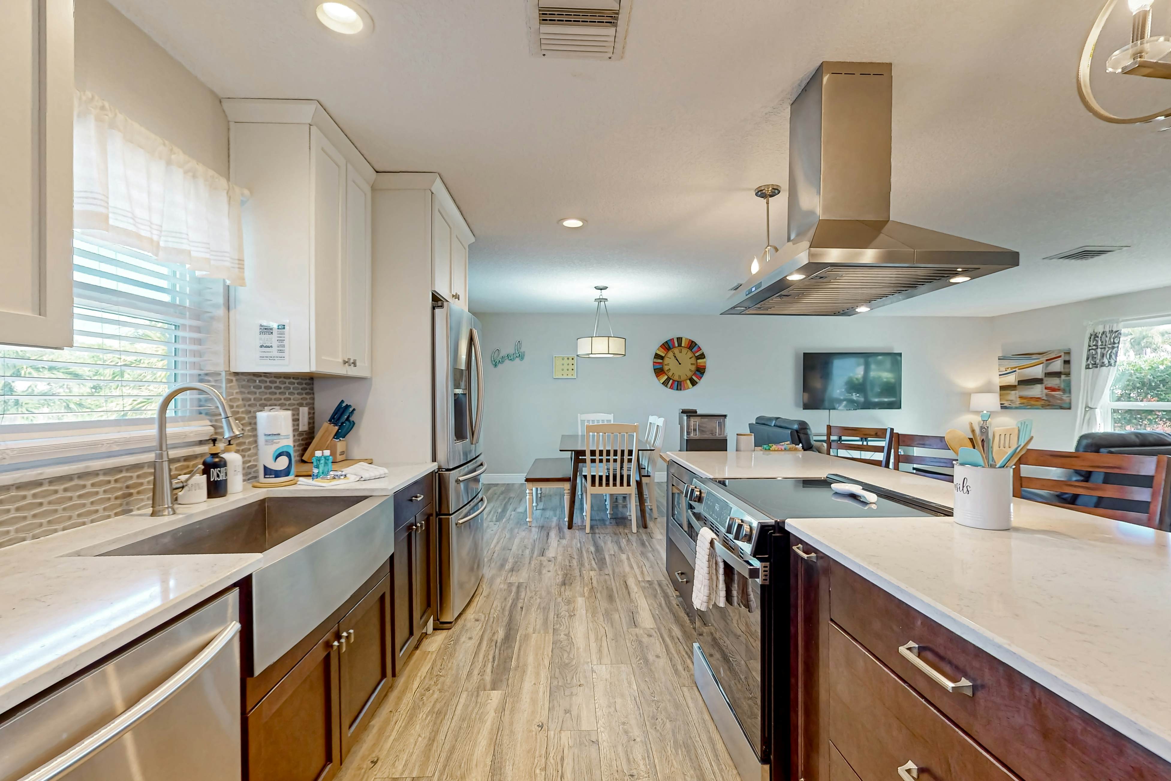 Family sized pool home with AC, WIFI, Snowbird and Dog Friendly