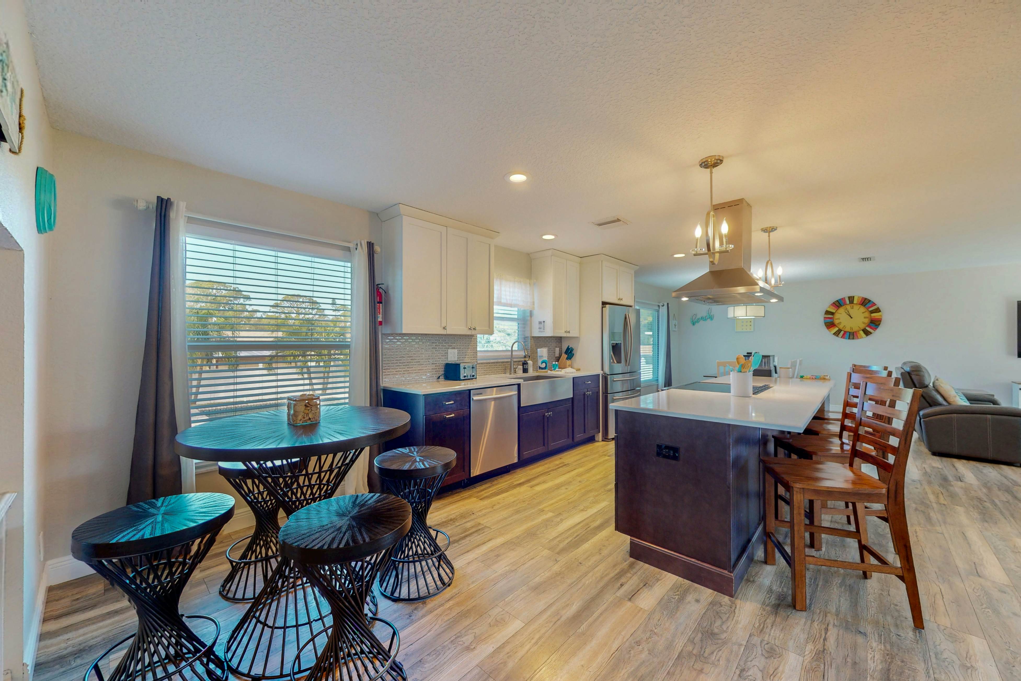 Family sized pool home with AC, WIFI, Snowbird and Dog Friendly