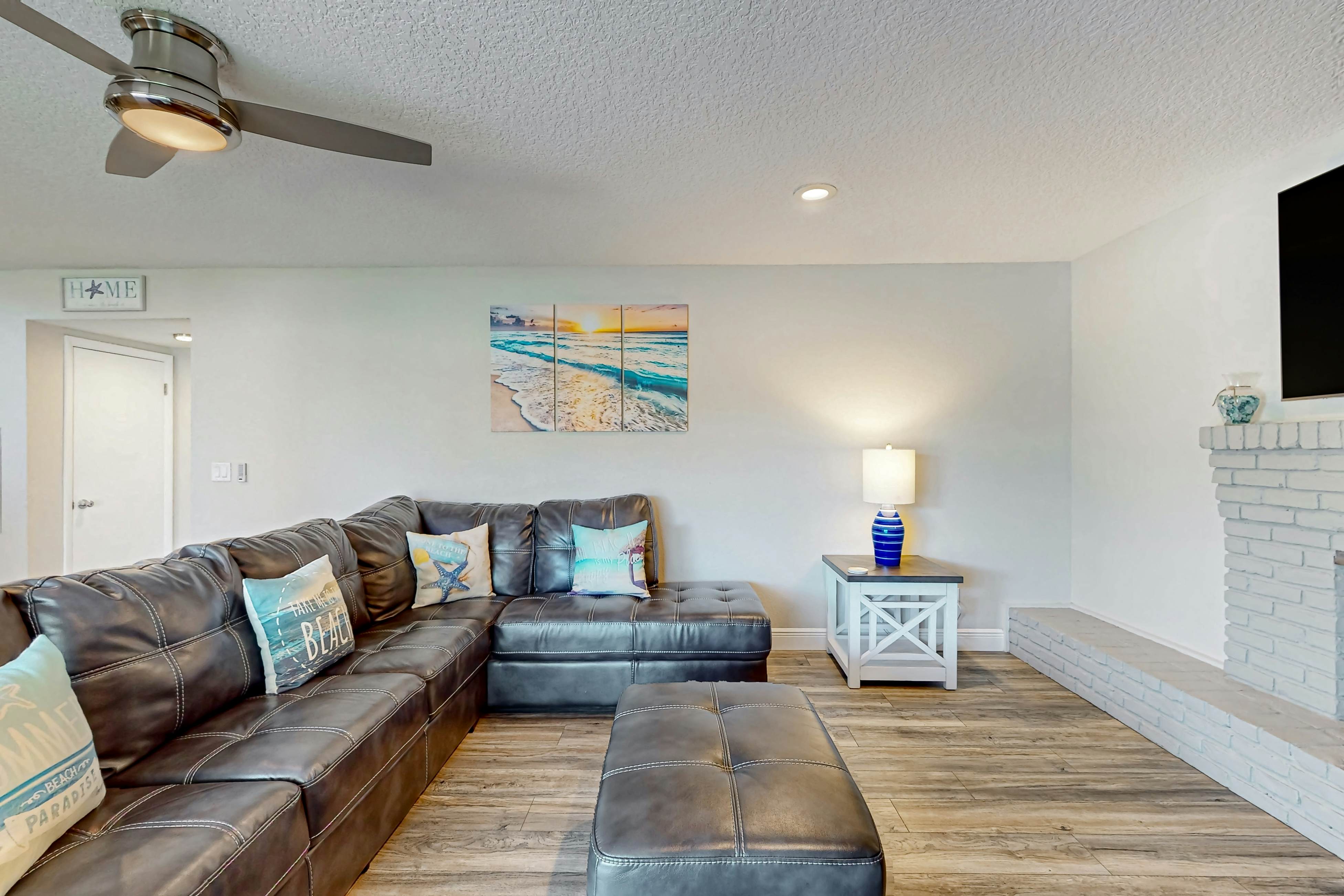 Family sized pool home with AC, WIFI, Snowbird and Dog Friendly