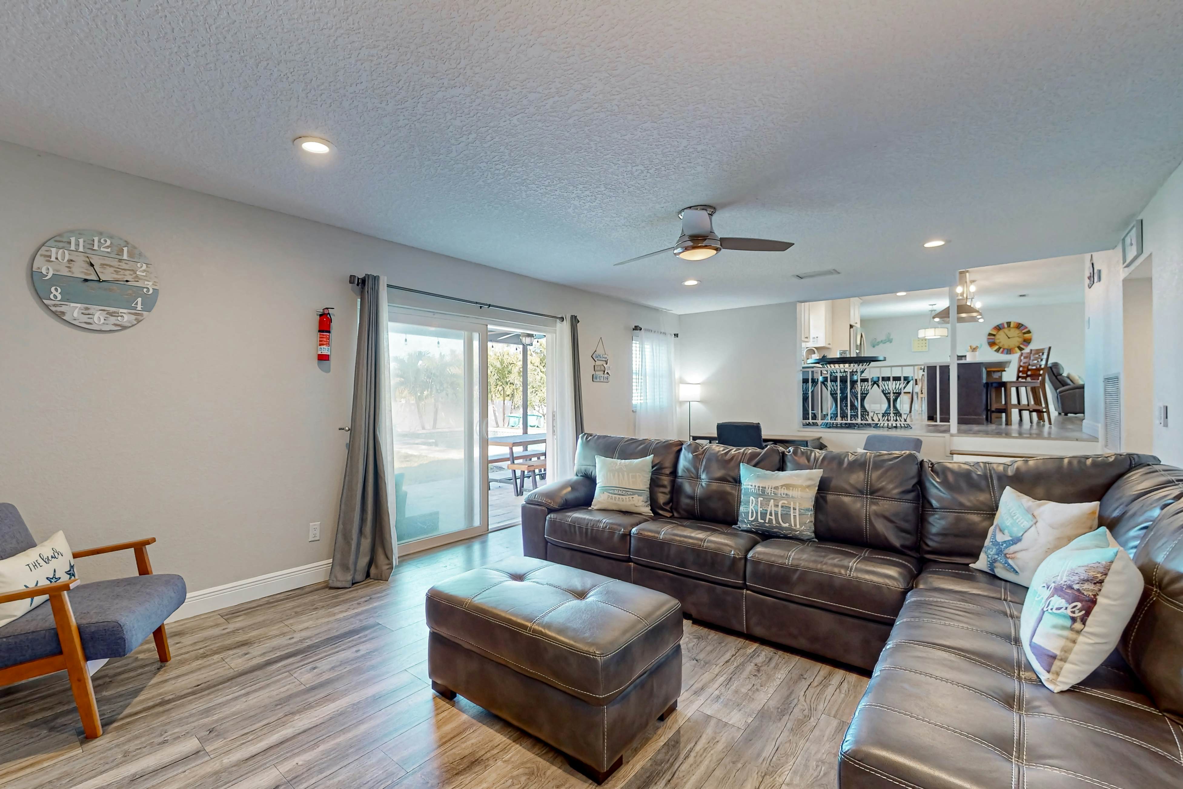 Family sized pool home with AC, WIFI, Snowbird and Dog Friendly