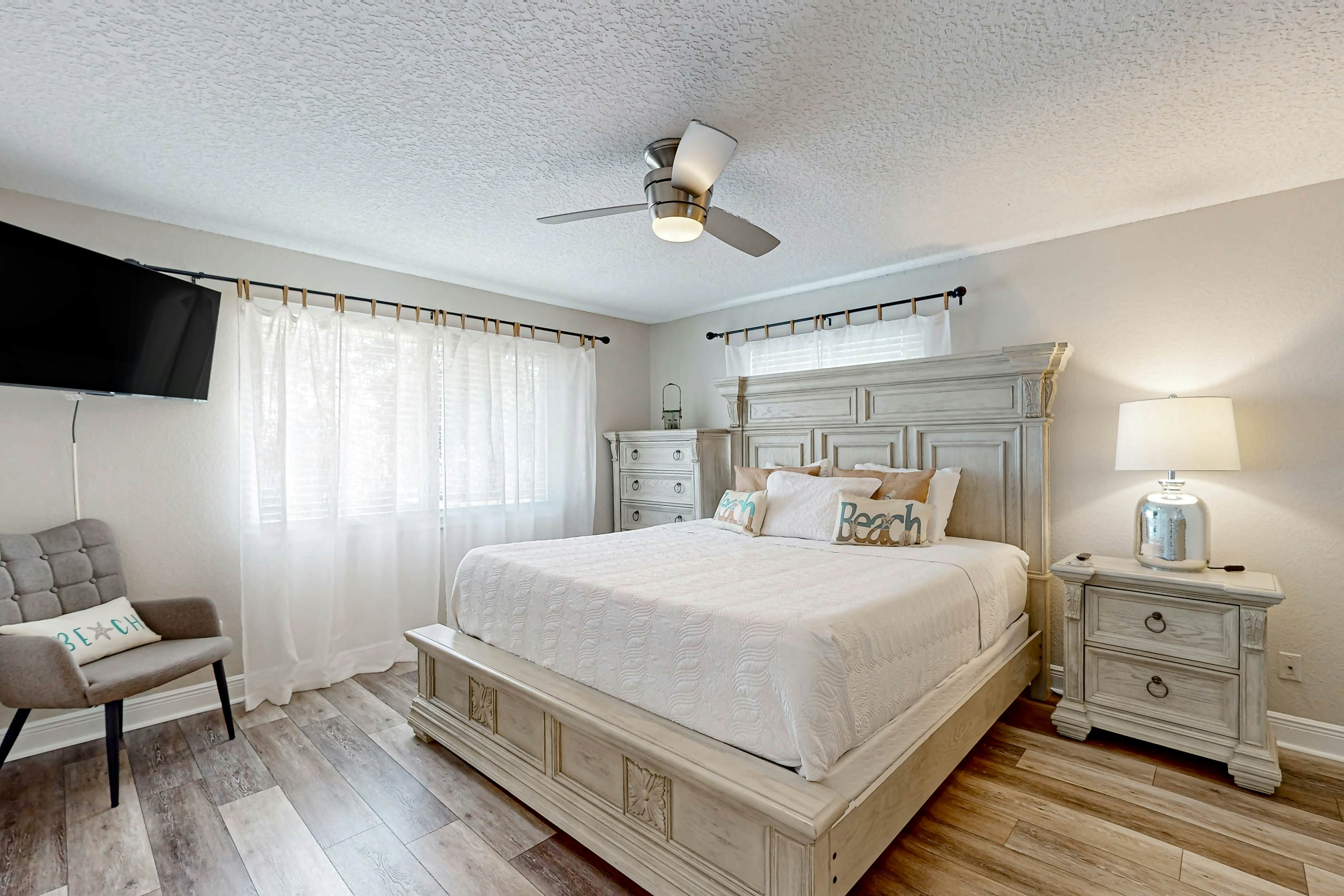 Family sized pool home with AC, WIFI, Snowbird and Dog Friendly