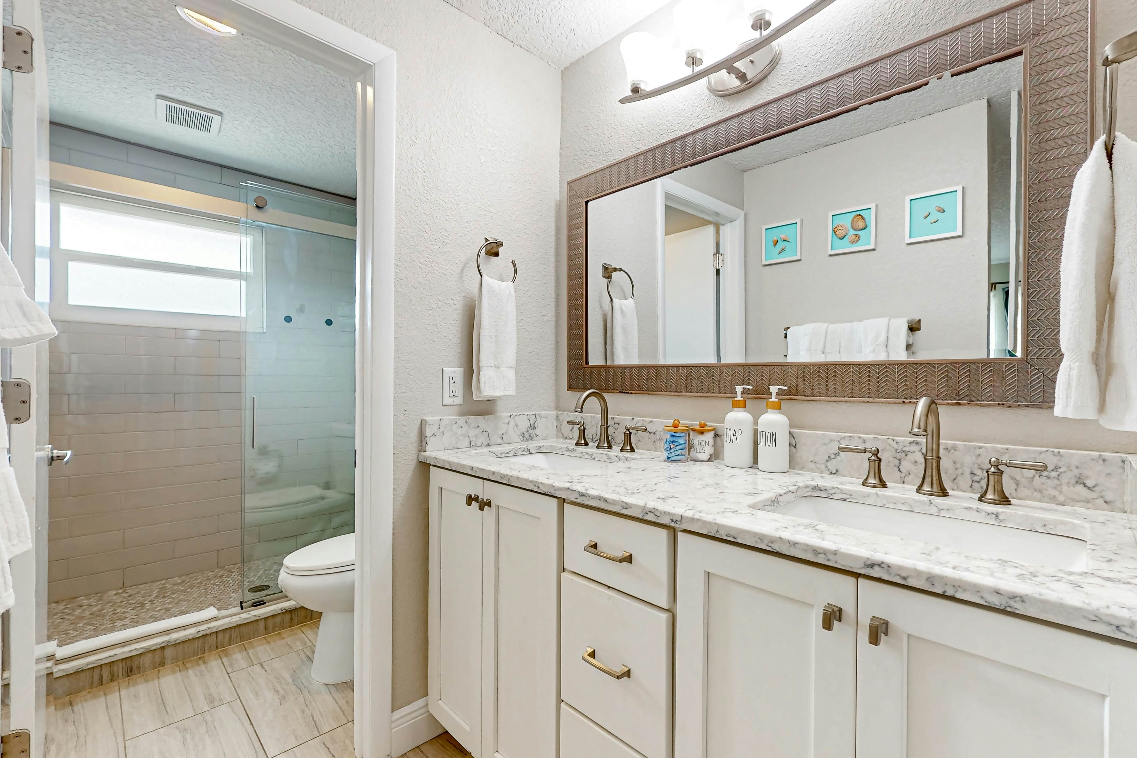 Family sized pool home with AC, WIFI, Snowbird and Dog Friendly