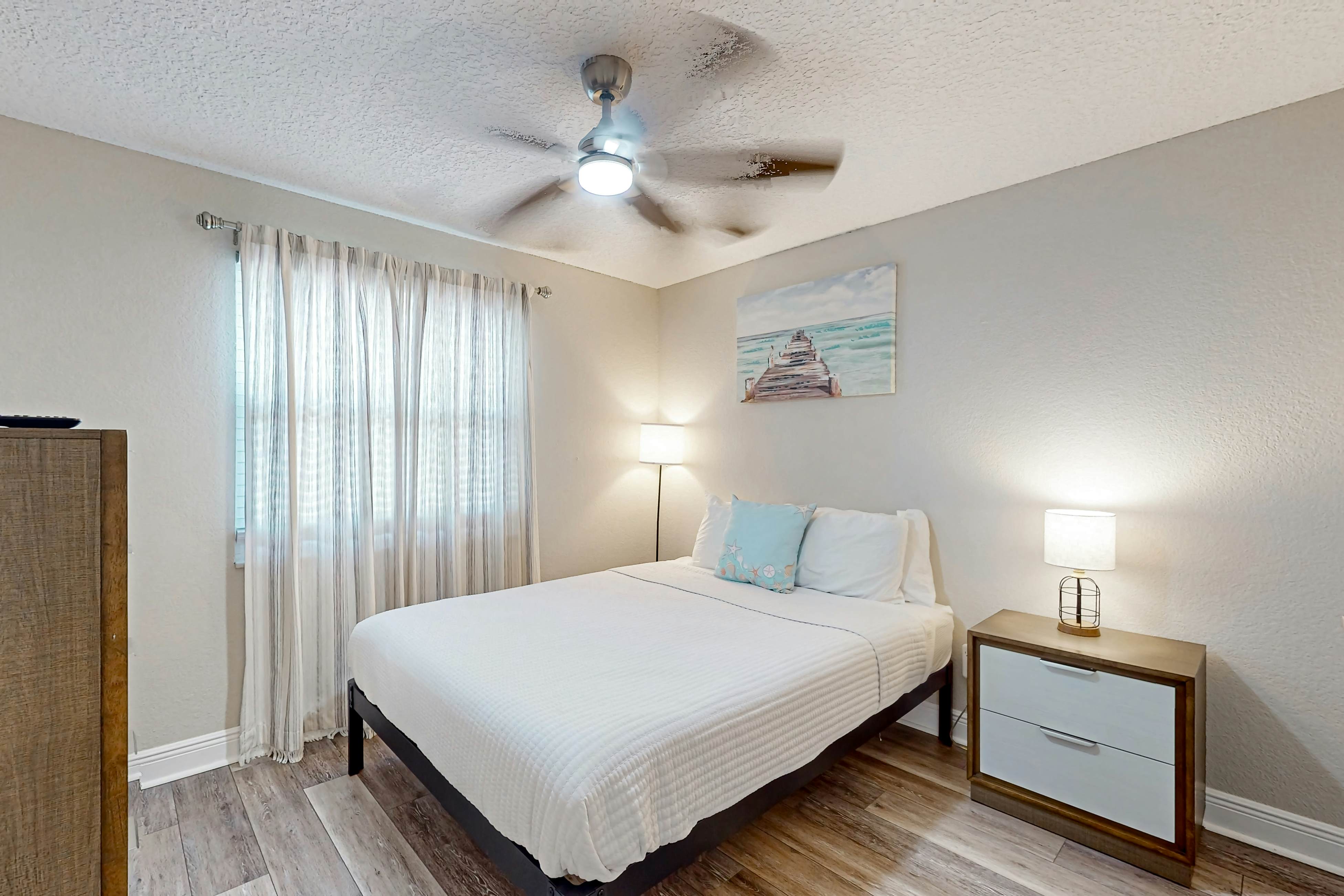 Family sized pool home with AC, WIFI, Snowbird and Dog Friendly