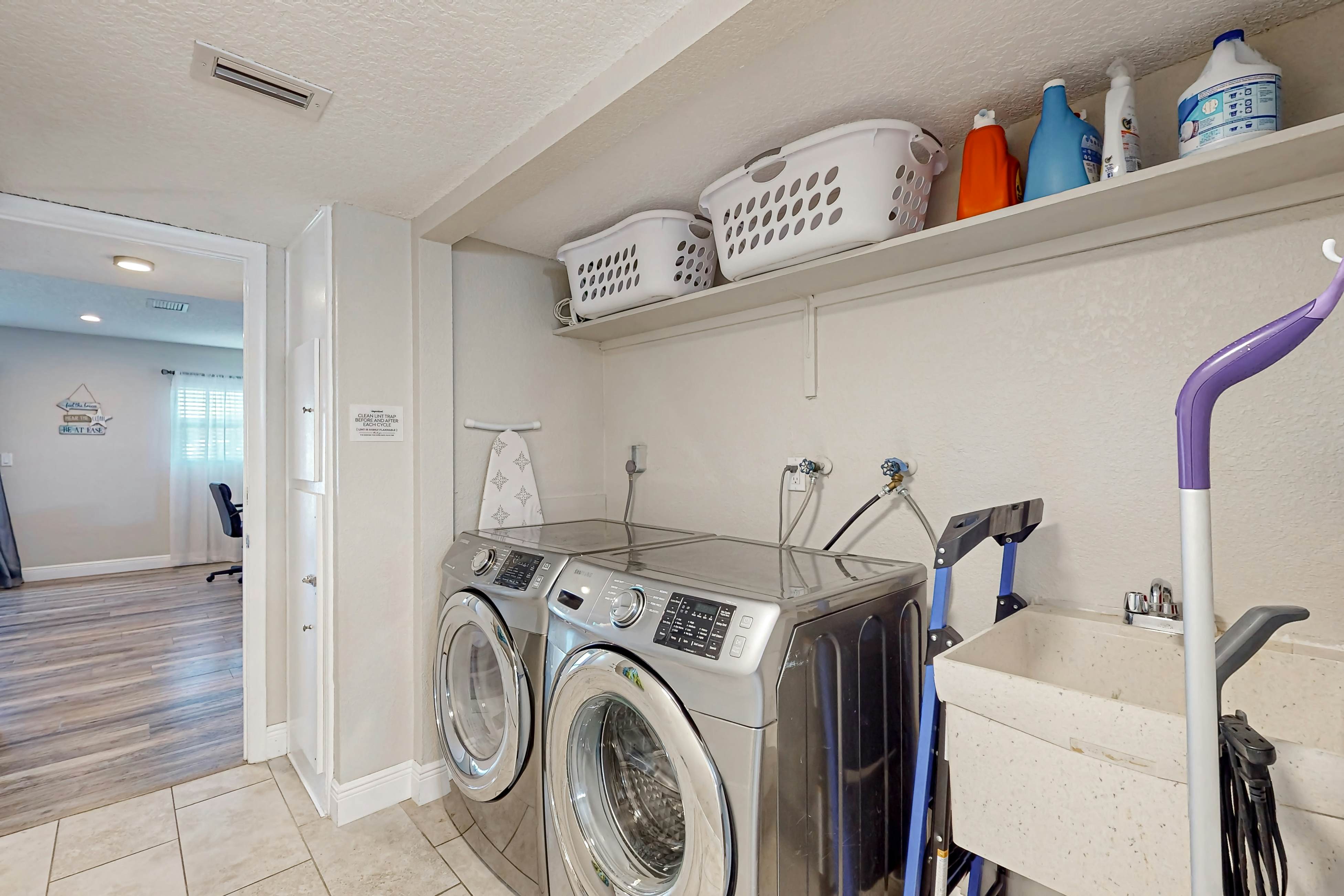 Family sized pool home with AC, WIFI, Snowbird and Dog Friendly