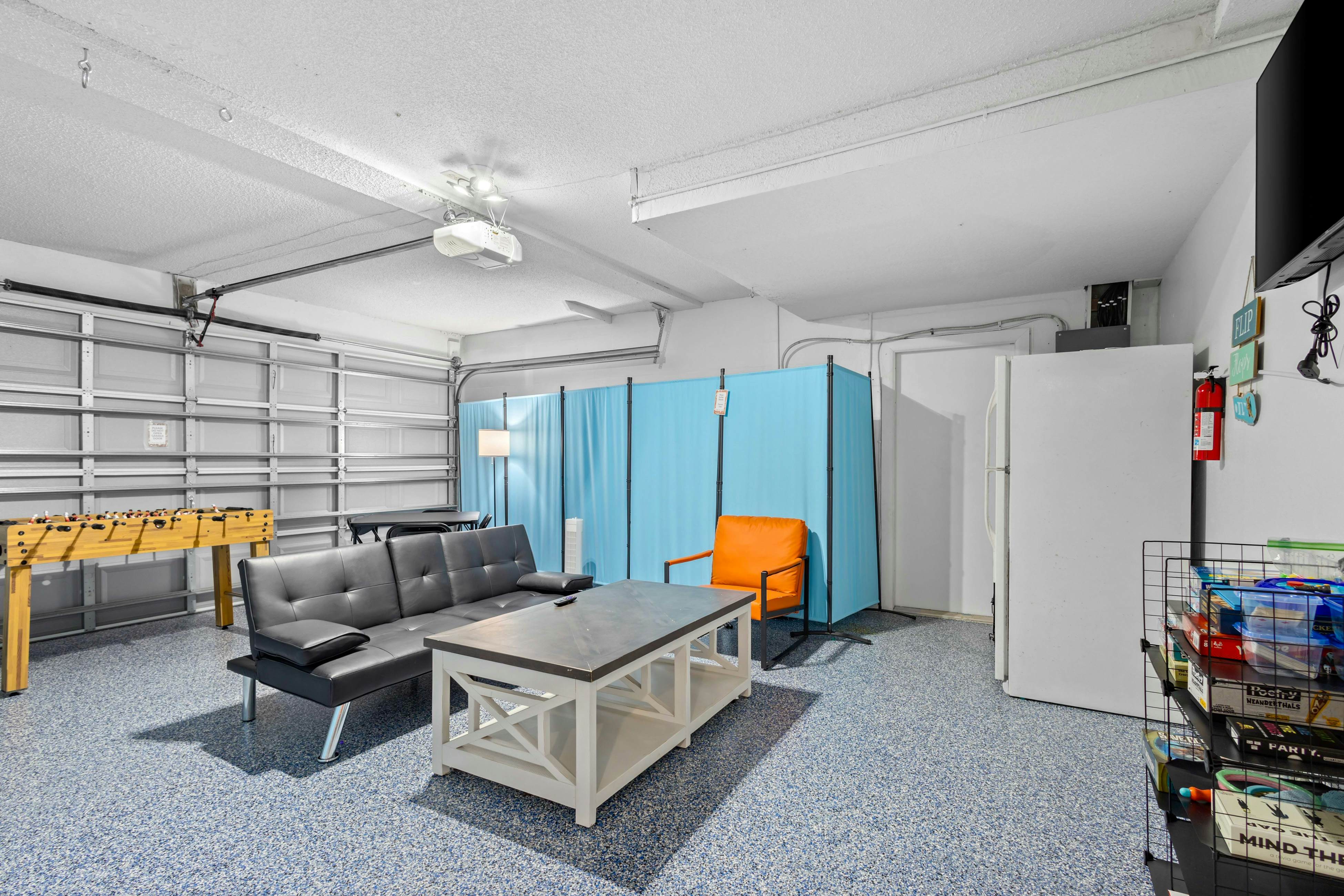 Family sized pool home with AC, WIFI, Snowbird and Dog Friendly